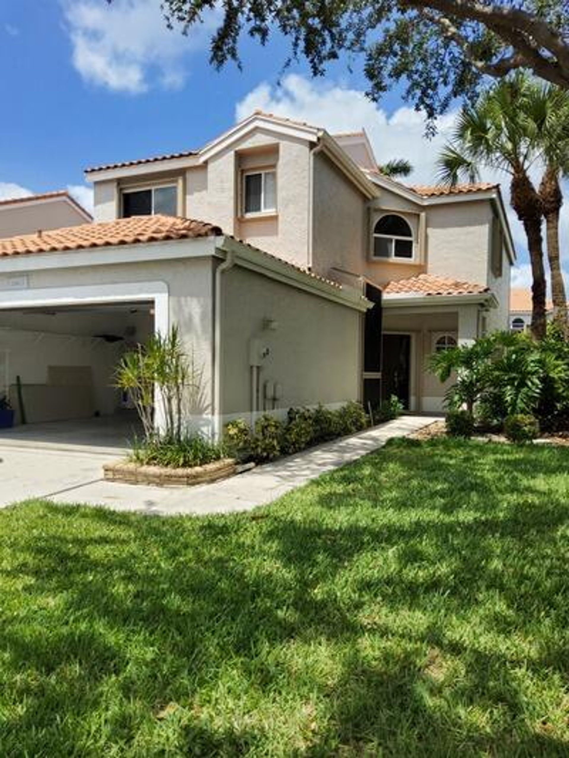 House in Mission Bay, Florida 11720386