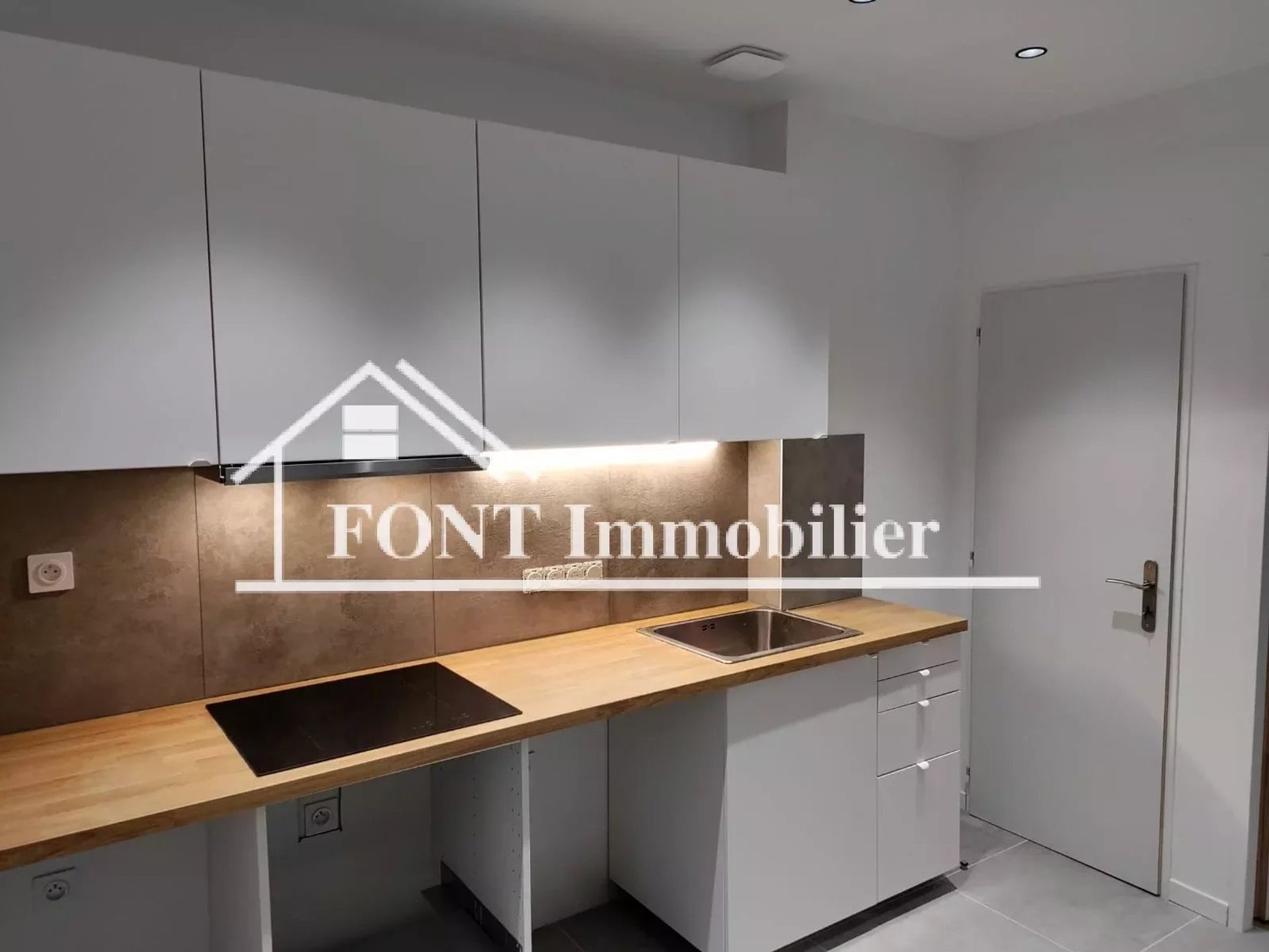 Condominium in Sint-Chamond, Auvergne-Rhône-Alpes 11720416