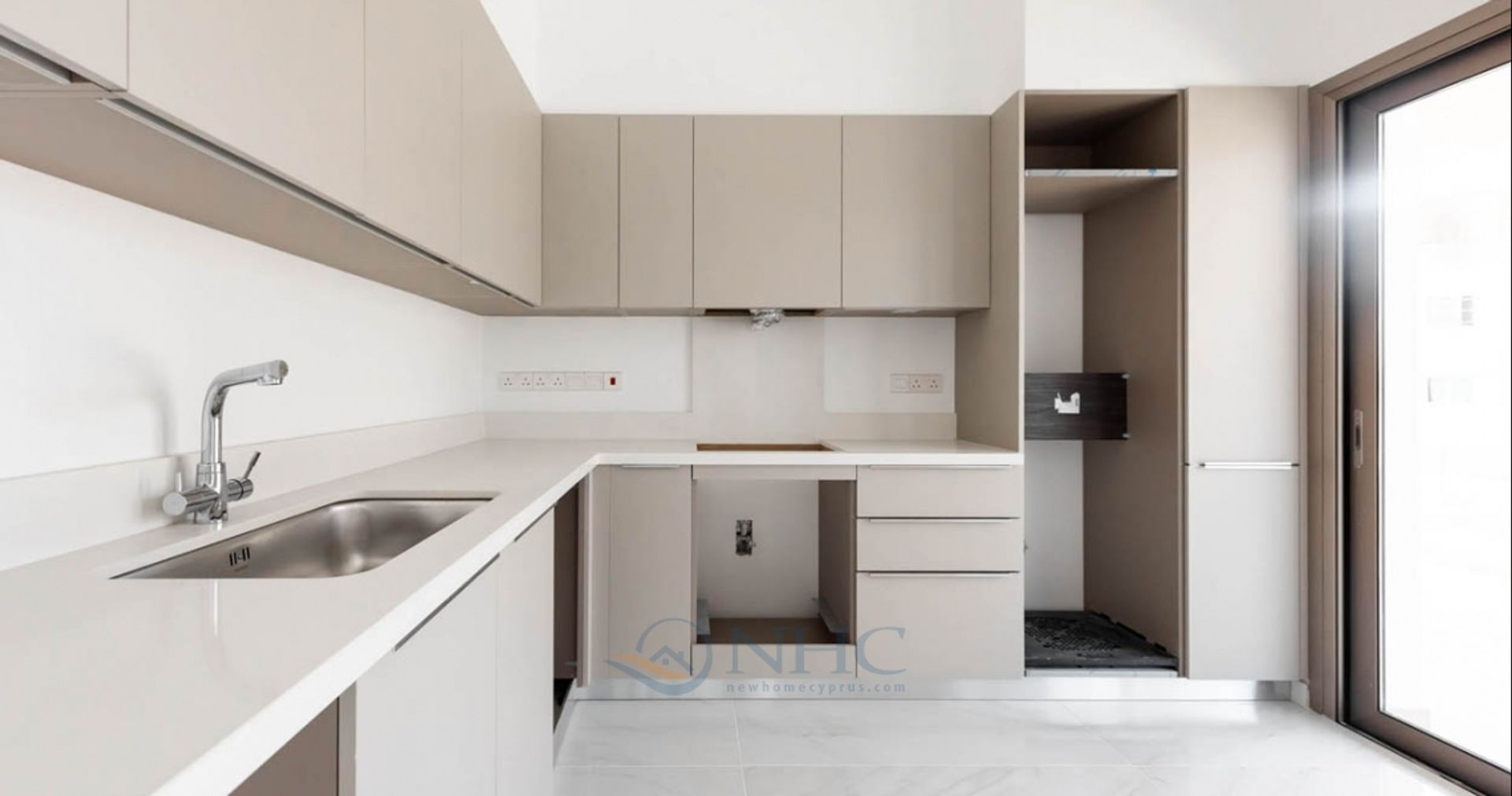 Condominium in Germasogeia, Limassol 11721128