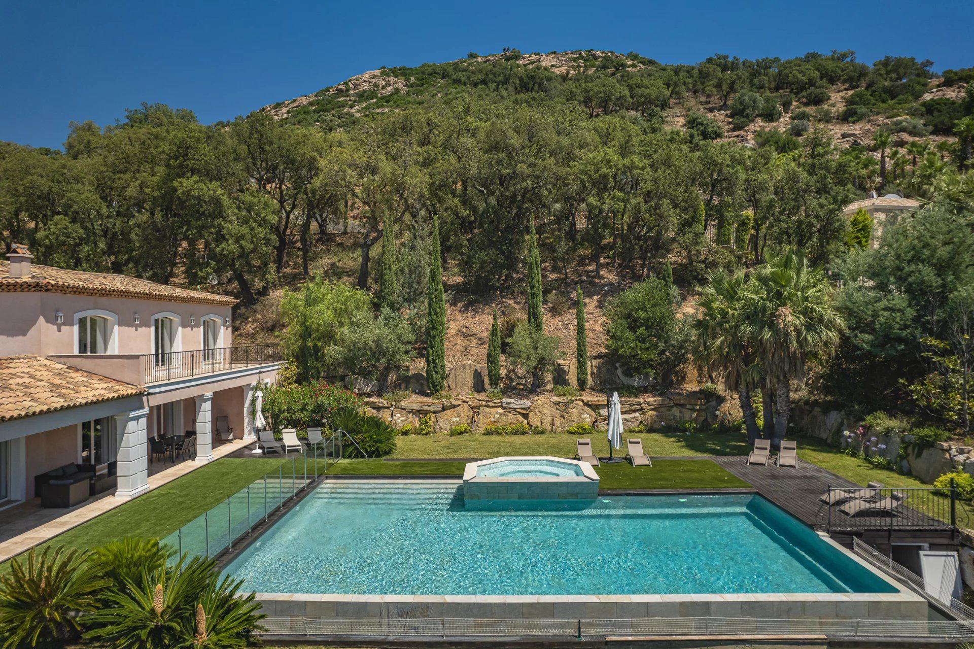 rumah dalam Grimaud, Provence-Alpes-Côte d'Azur 11722166