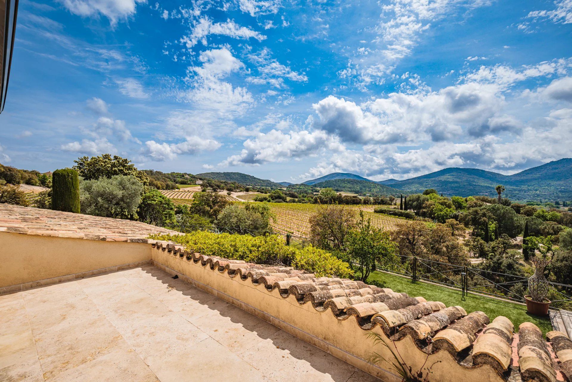 Hus i Le Plan-de-la-Tour, Provence-Alpes-Côte d'Azur 11722174