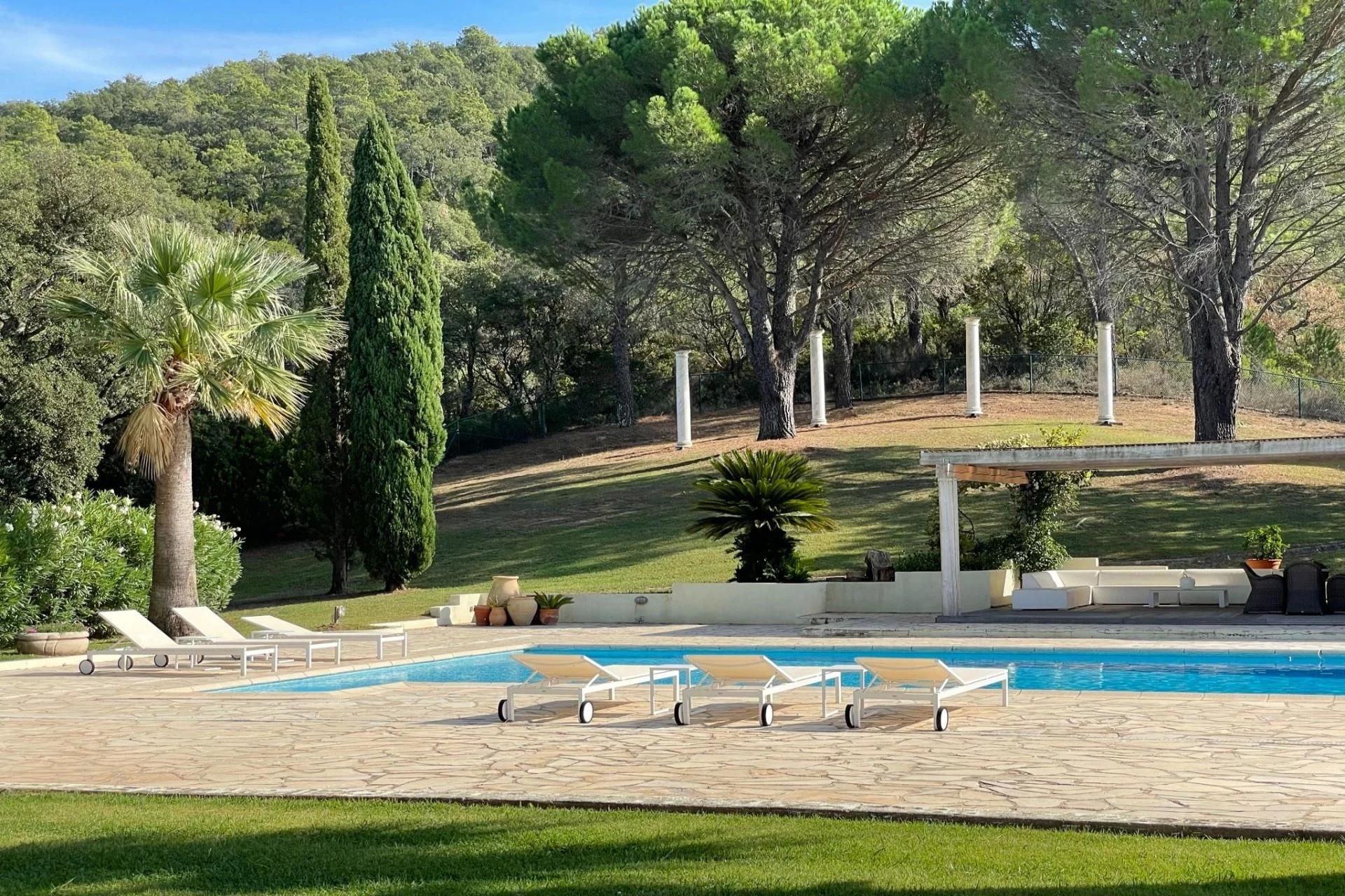 Rumah di Cogolin, Provence-Alpes-Côte d'Azur 11722236