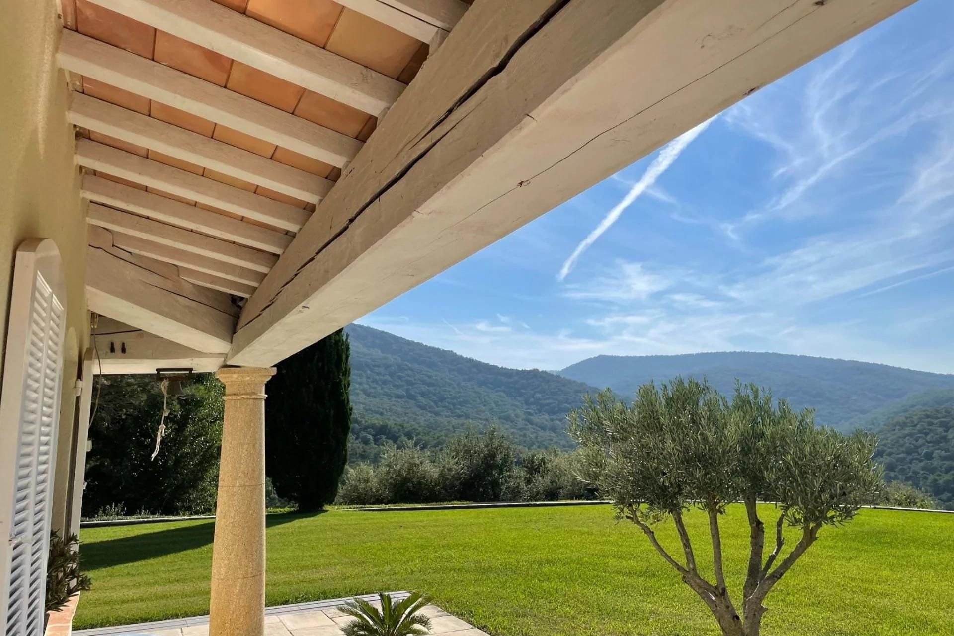 Rumah di Cogolin, Provence-Alpes-Côte d'Azur 11722236