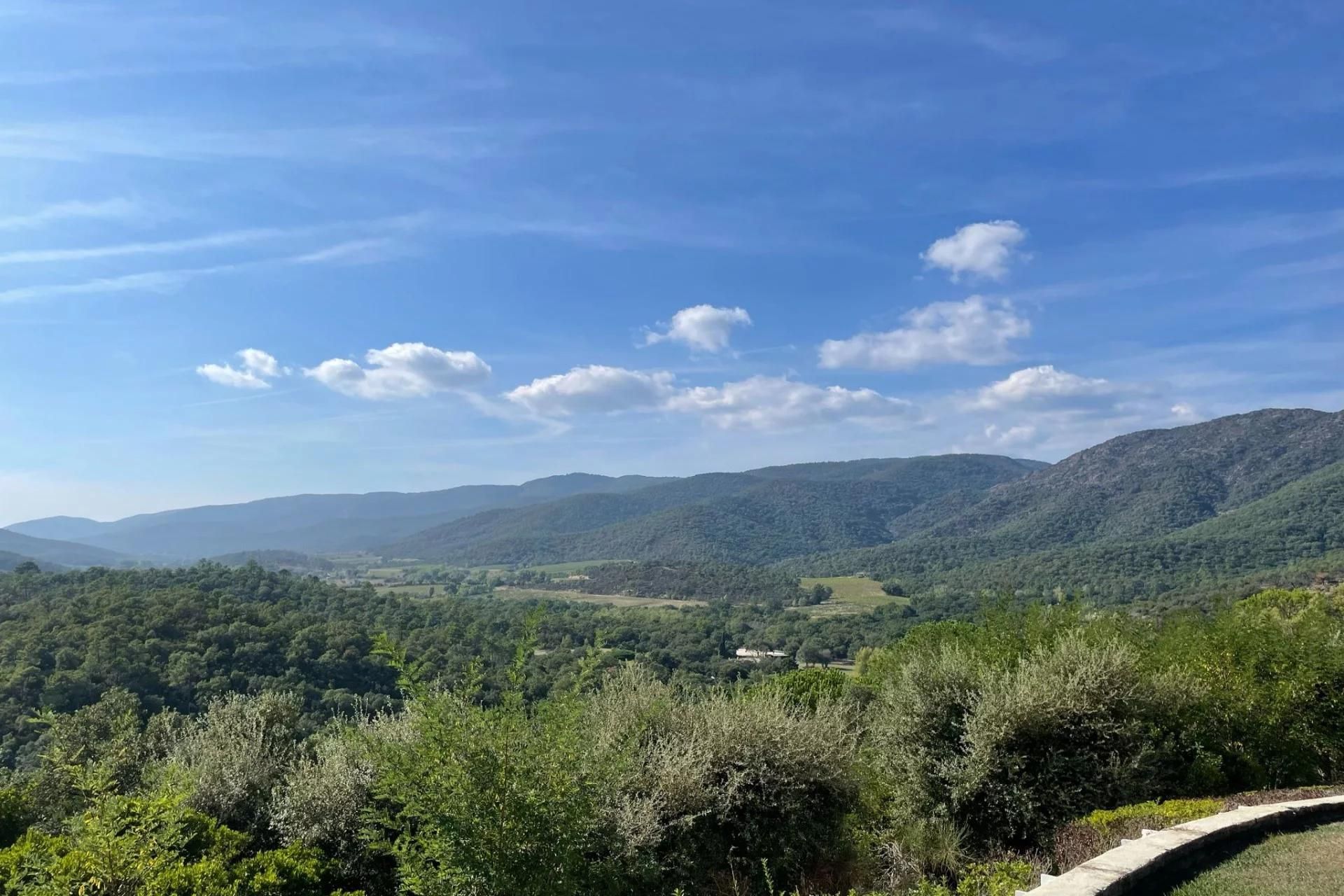 σπίτι σε Cogolin, Provence-Alpes-Côte d'Azur 11722236