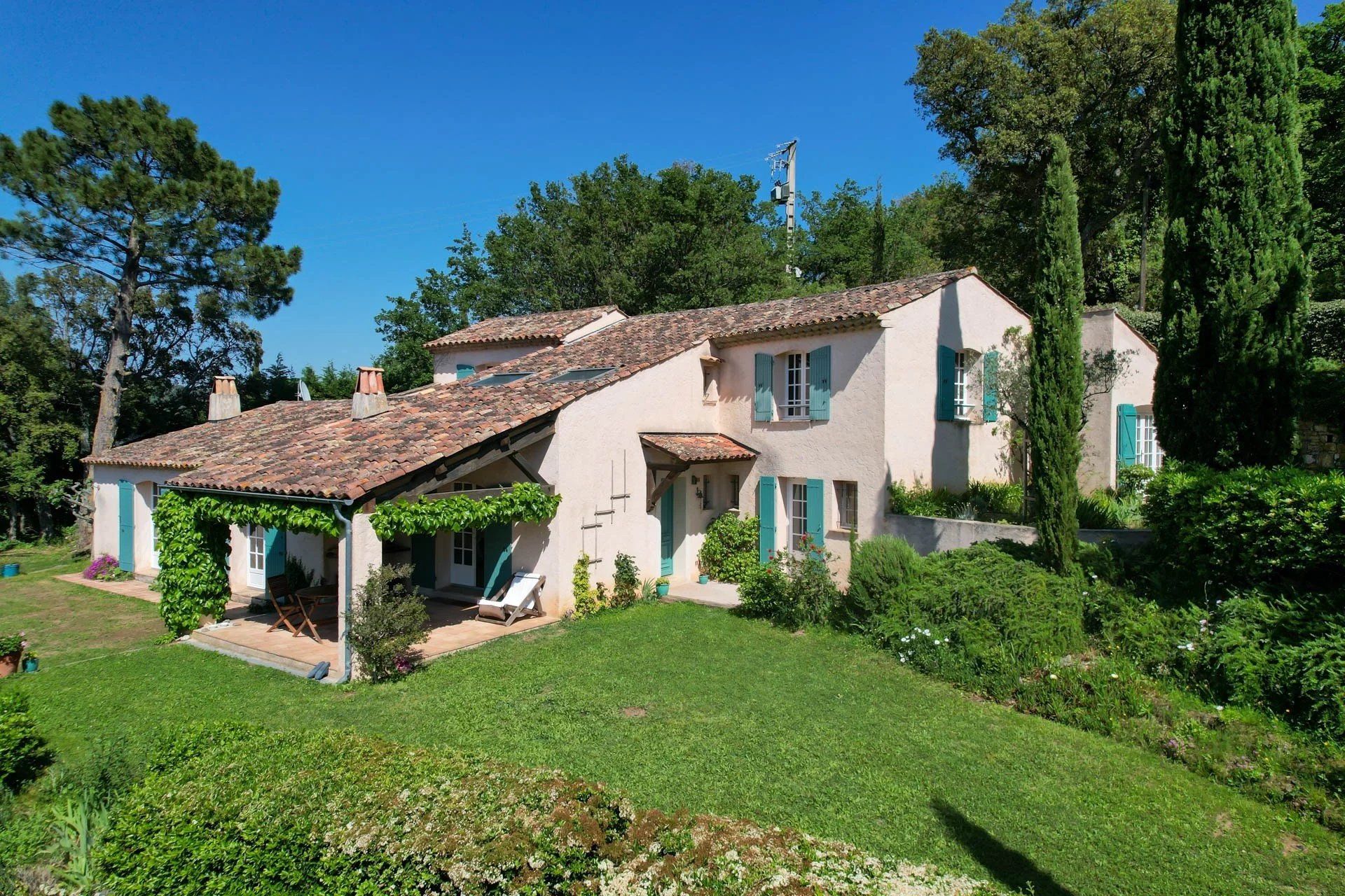 بيت في Grimaud, Provence-Alpes-Côte d'Azur 11722238