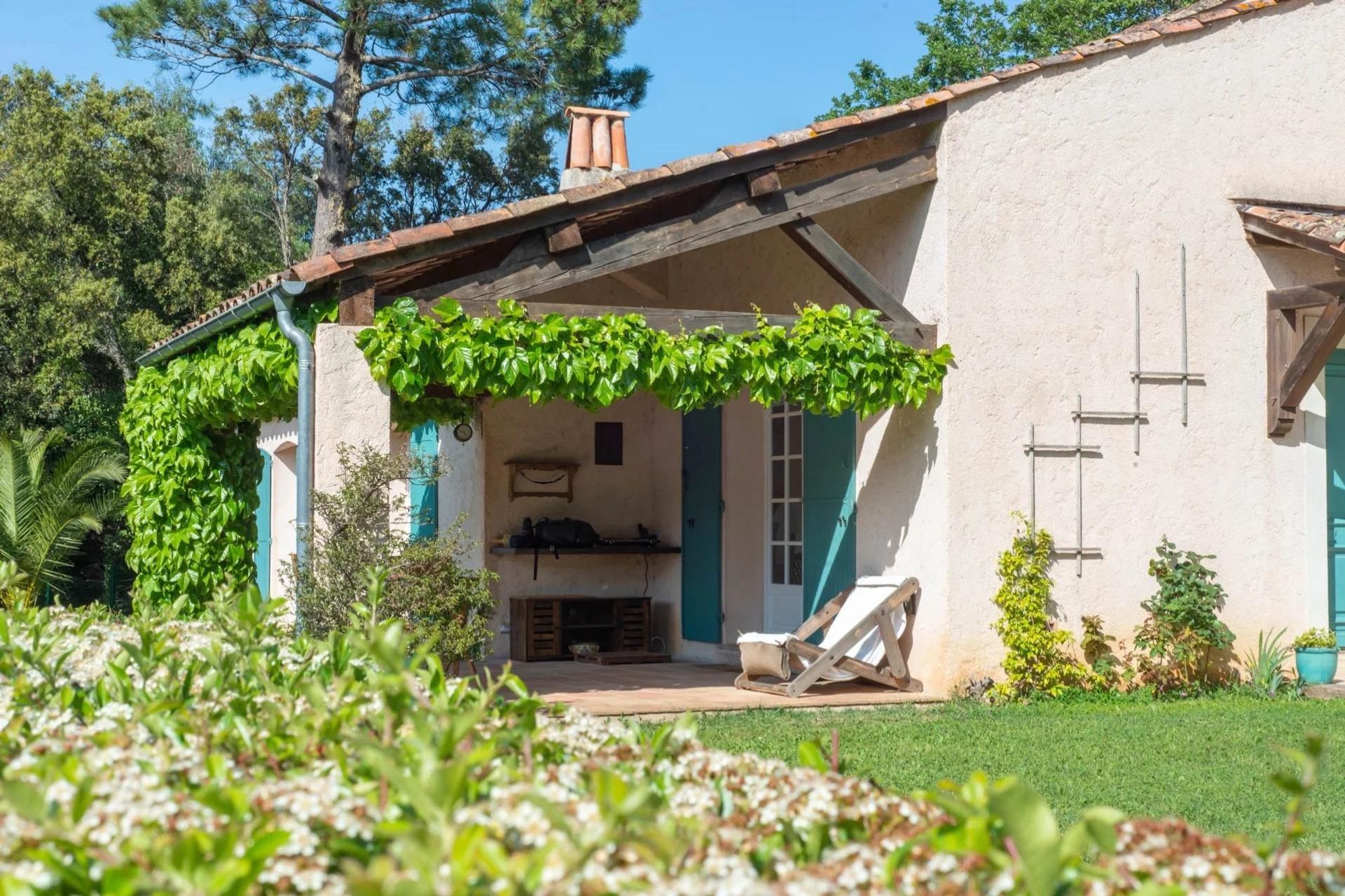 بيت في Grimaud, Provence-Alpes-Côte d'Azur 11722238