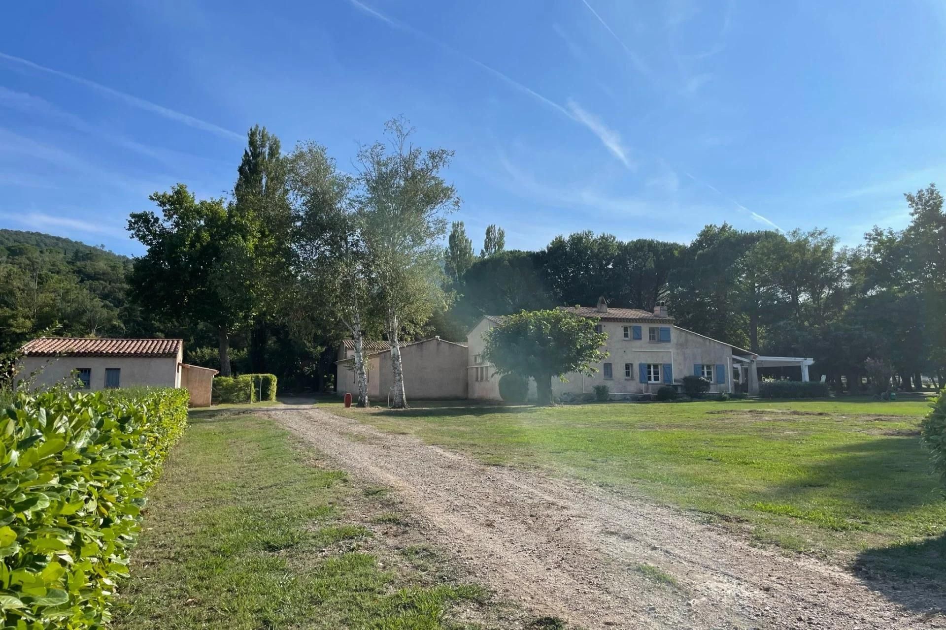 House in Cogolin, Provence-Alpes-Côte d'Azur 11722241