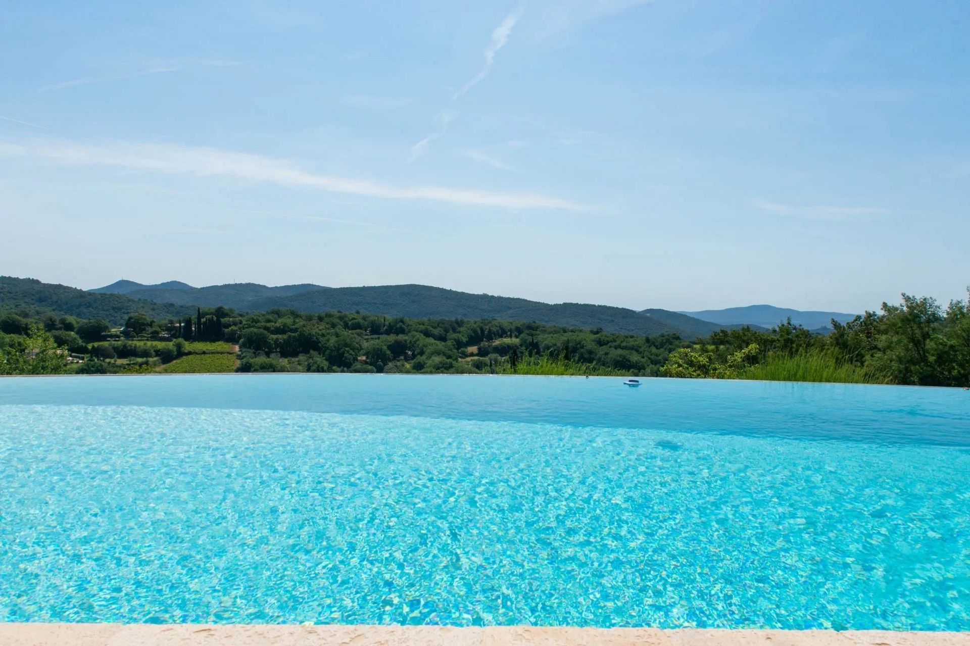 Hus i La Garde-Freinet, Provence-Alpes-Côte d'Azur 11722243