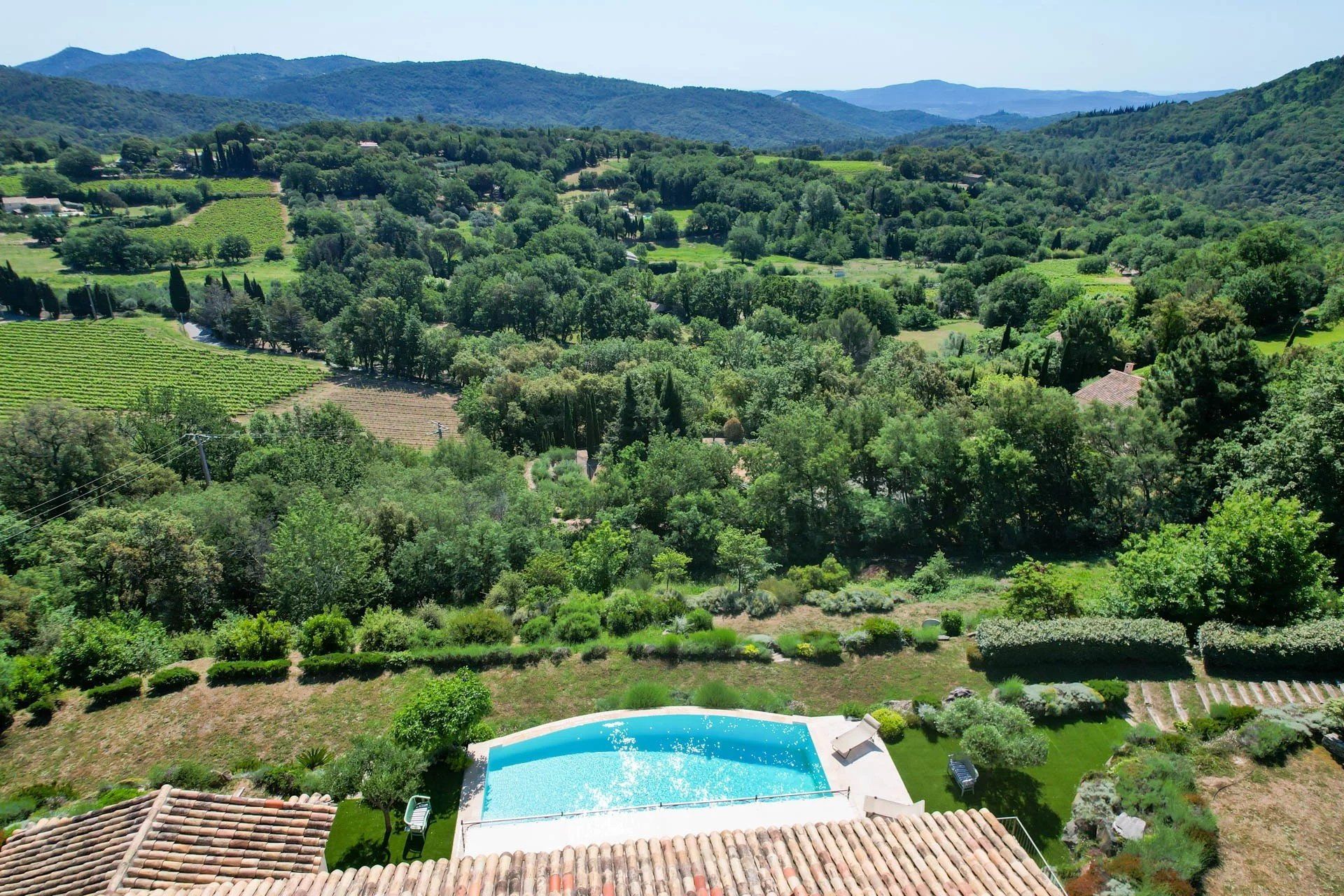 Hus i La Garde-Freinet, Provence-Alpes-Côte d'Azur 11722243