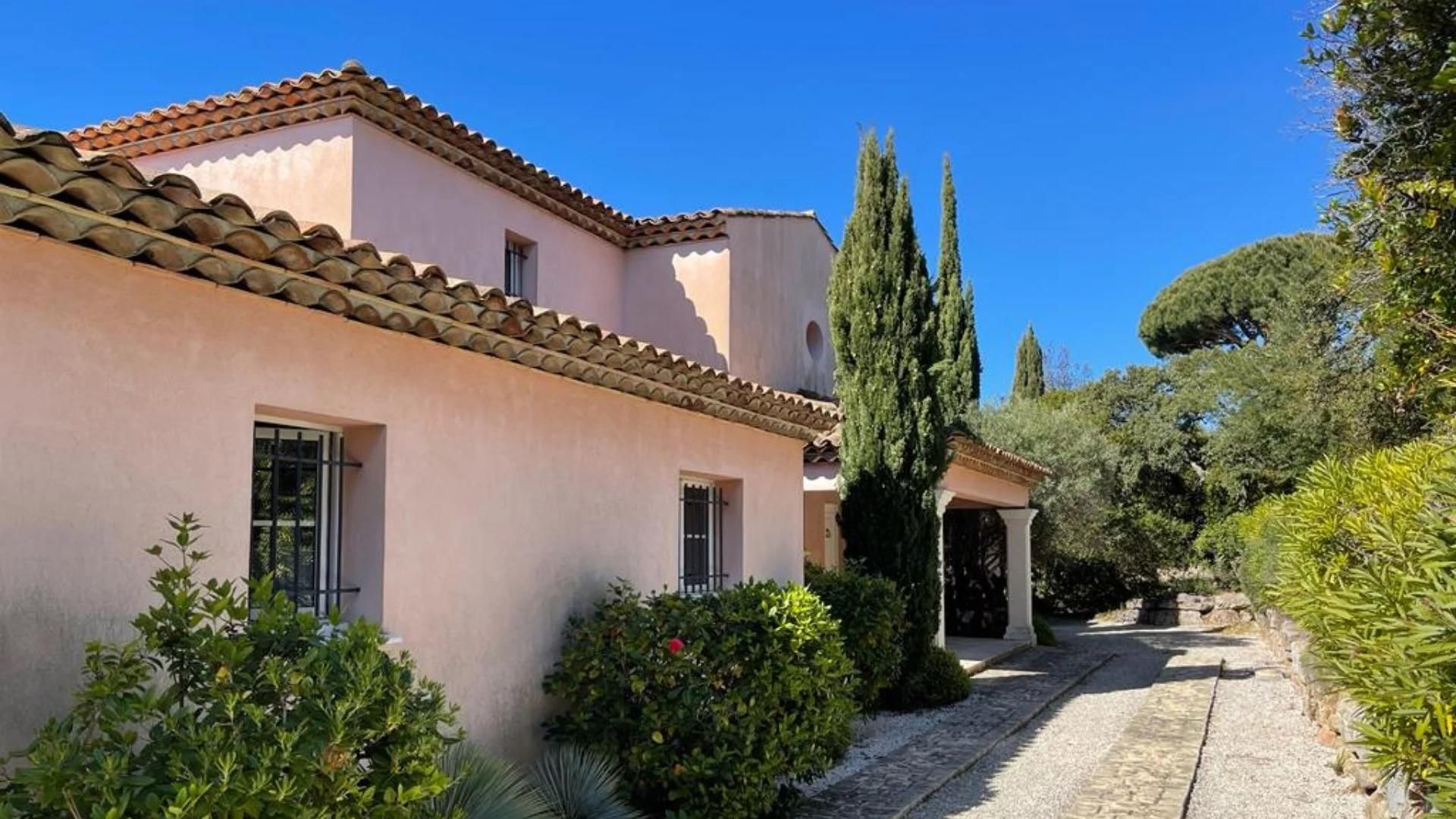 σπίτι σε Grimaud, Provence-Alpes-Côte d'Azur 11722248