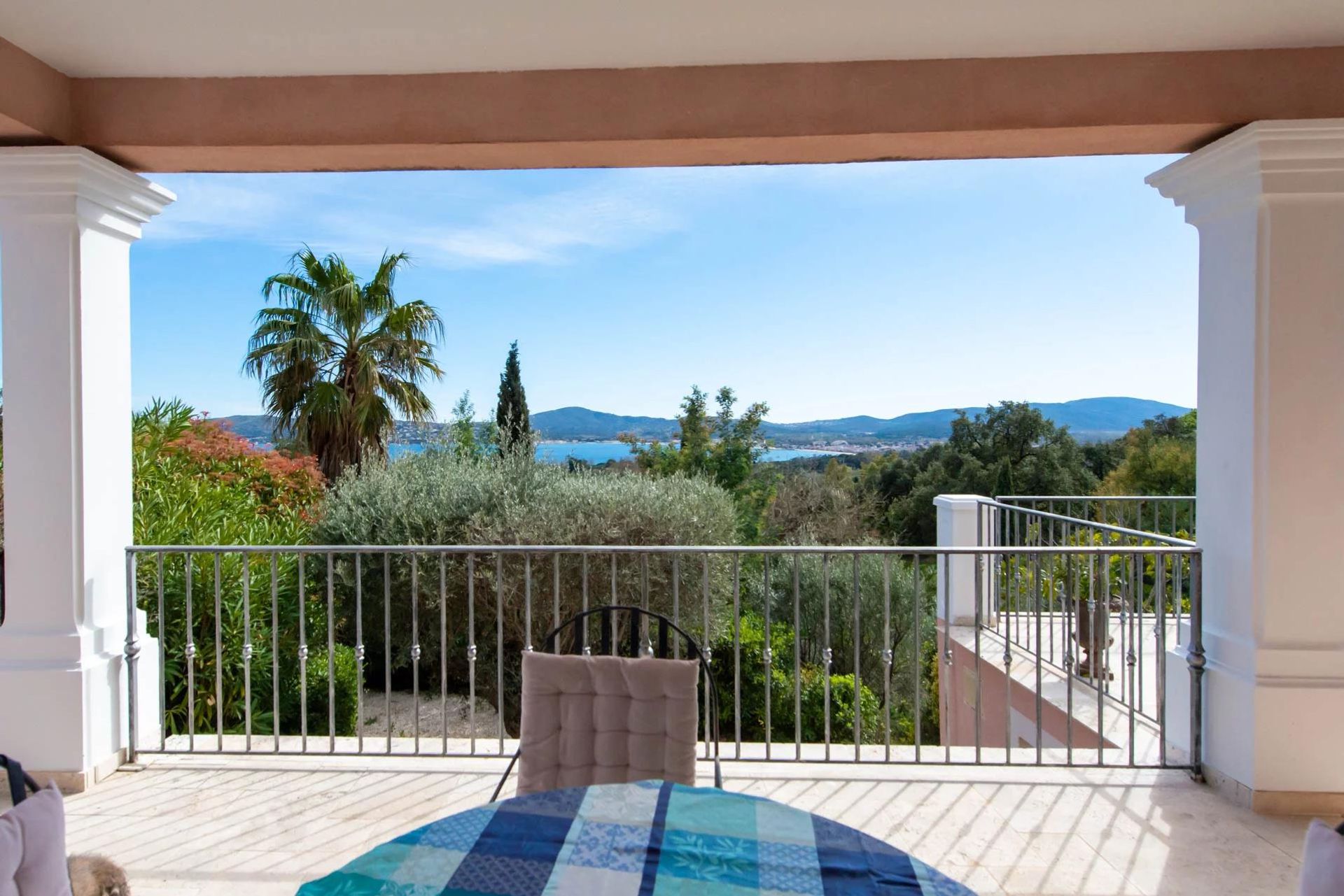 σπίτι σε Grimaud, Provence-Alpes-Côte d'Azur 11722248