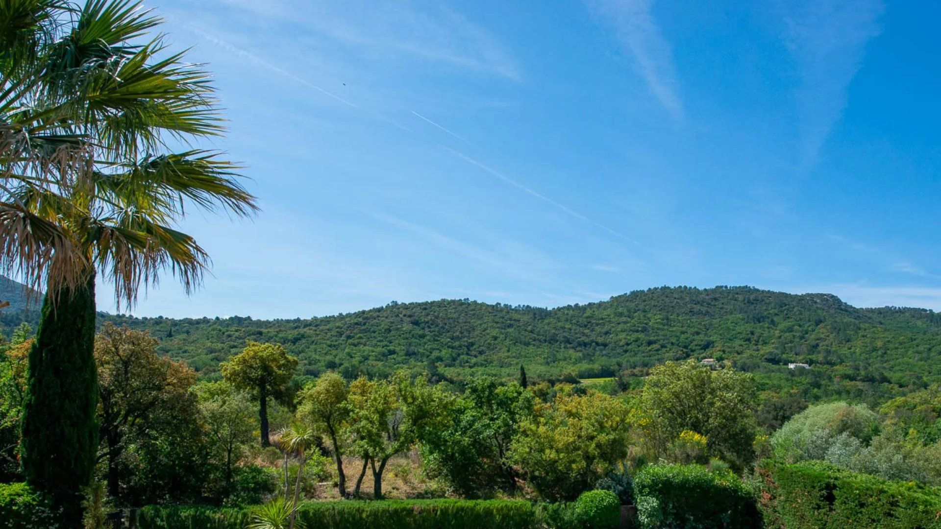 Talo sisään Le Plan-de-la-Tour, Provence-Alpes-Côte d'Azur 11722251