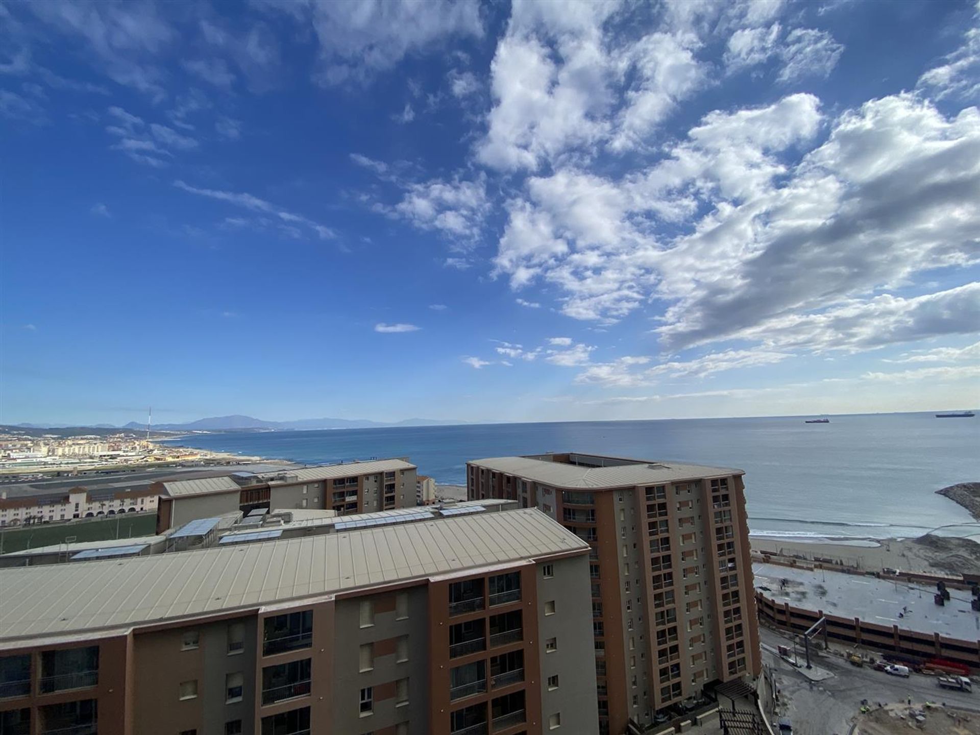 Condominio en La Línea de la Concepción, Andalucía 11723801