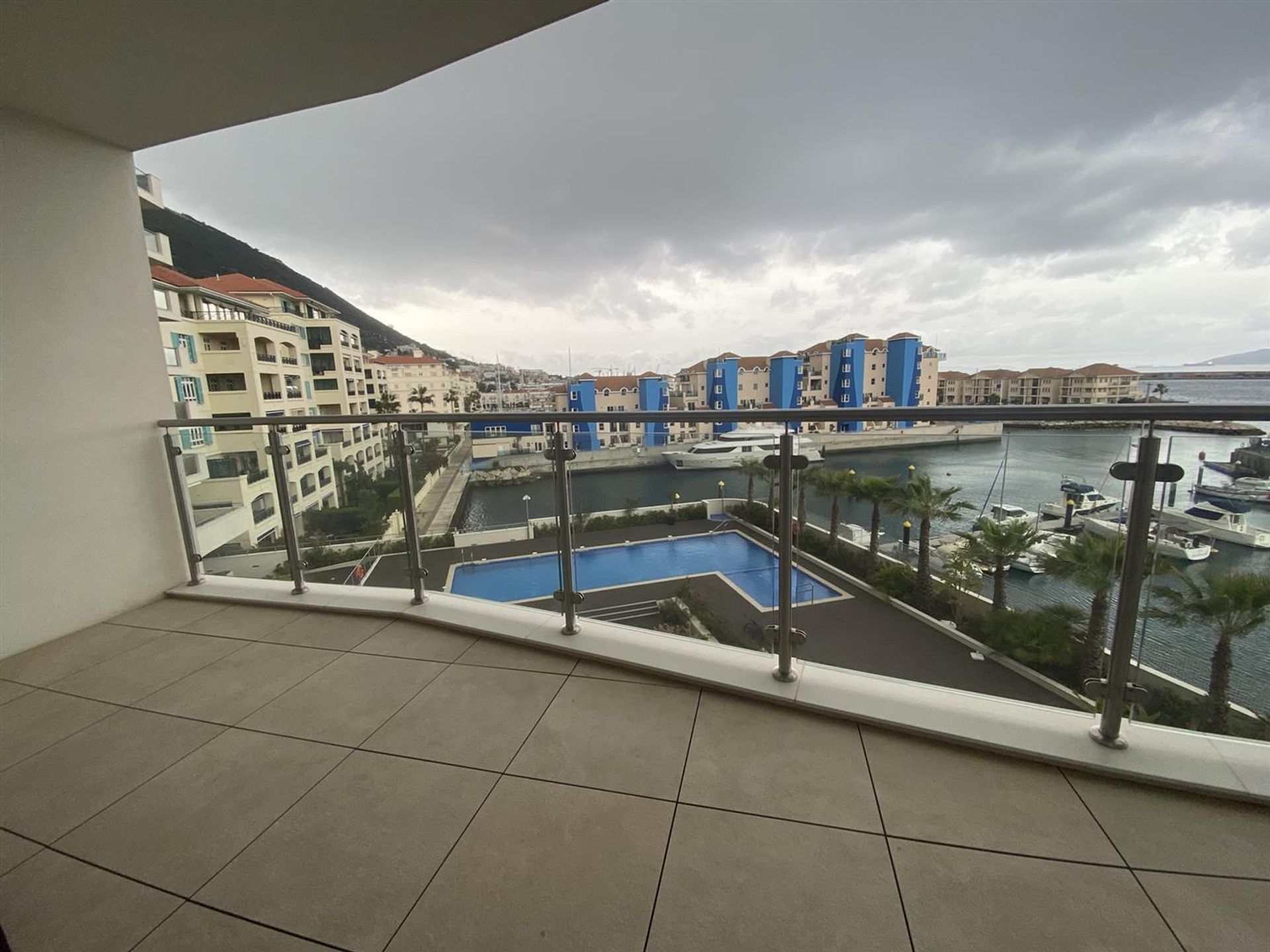 Condominium in La Linea de la Concepción, Andalusië 11723936