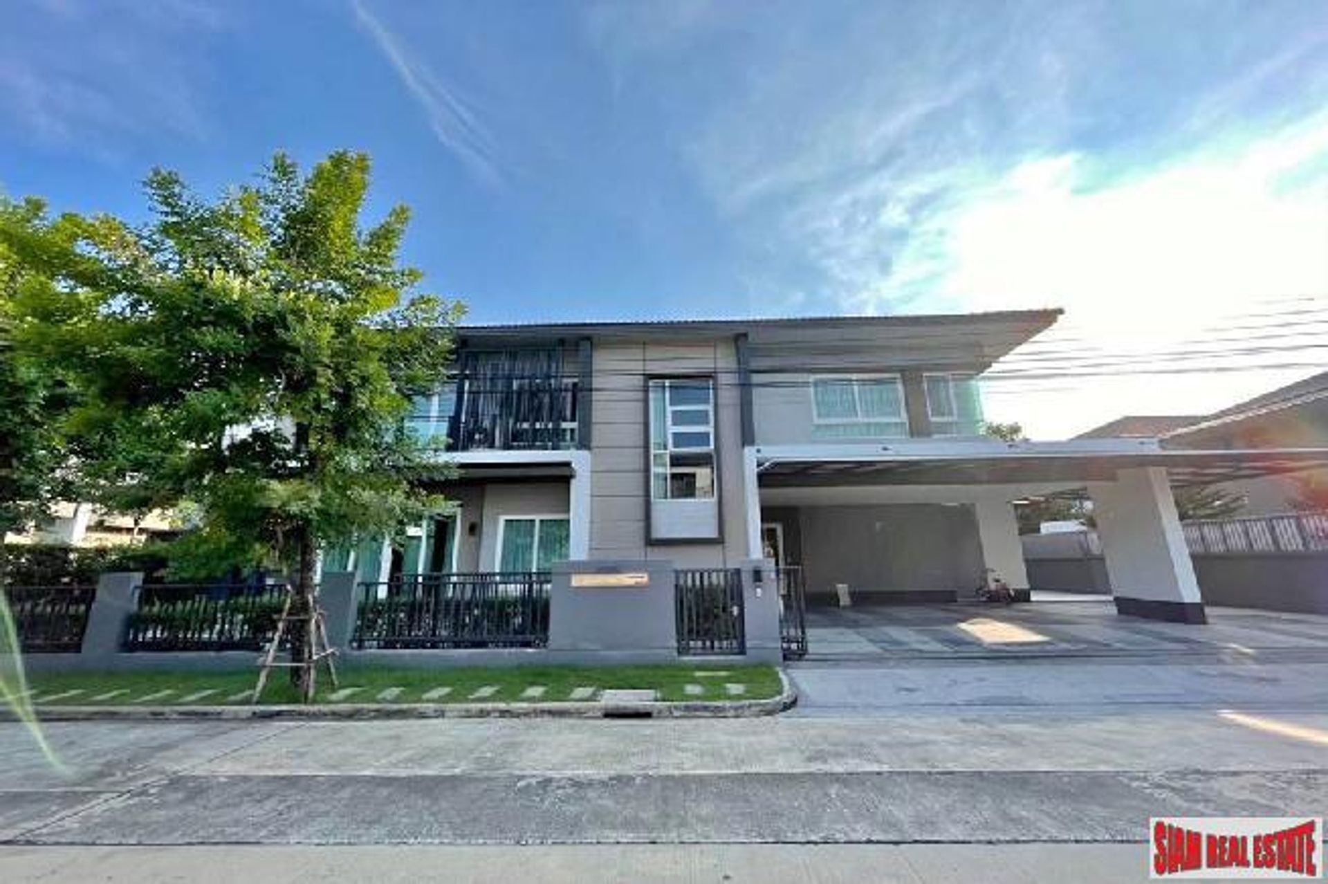 Hus i Ban Khlong Samrong, Samut Prakan 11724474