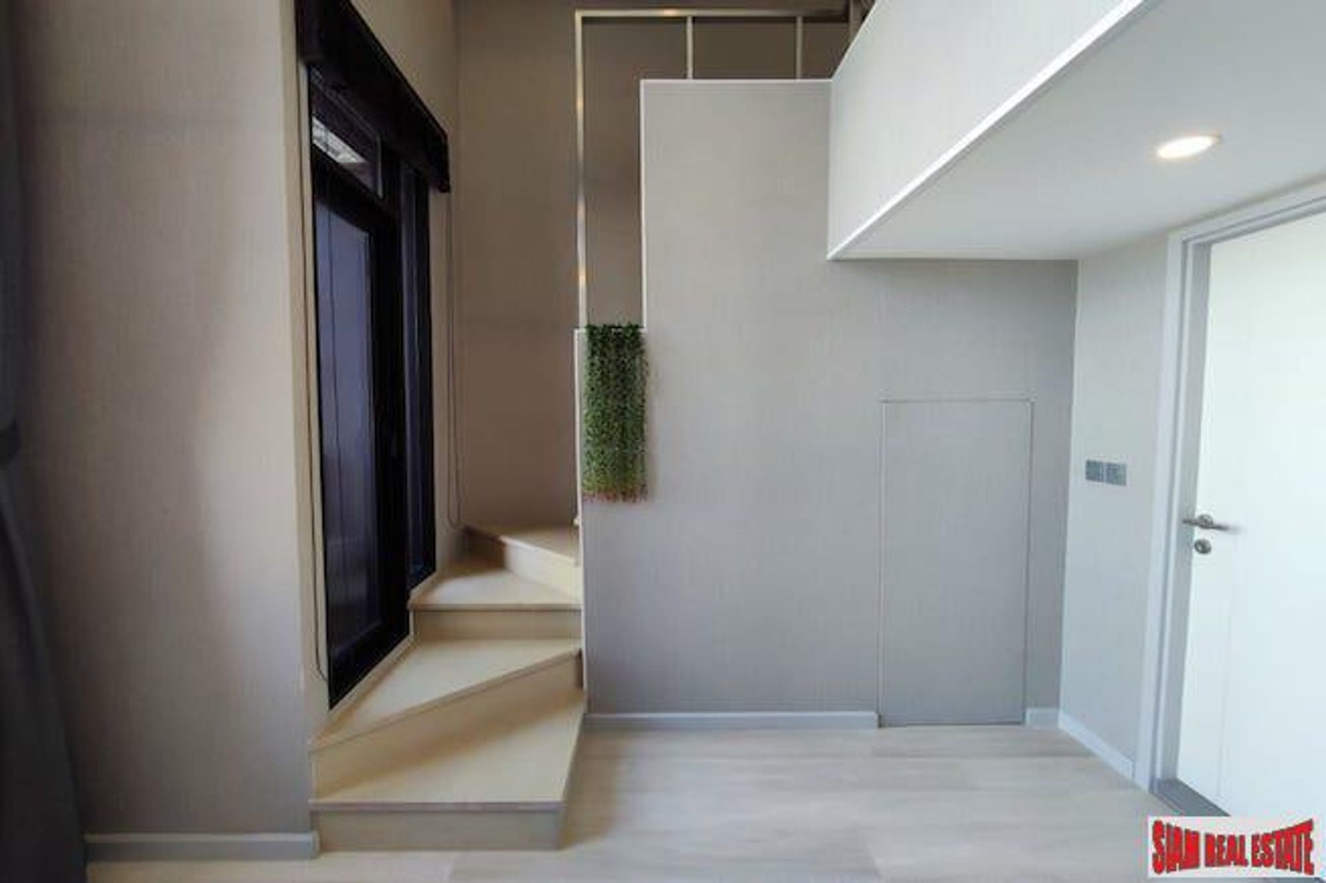 عمارات في بانج راك, كرونج ثيب مها ناخون 11724587