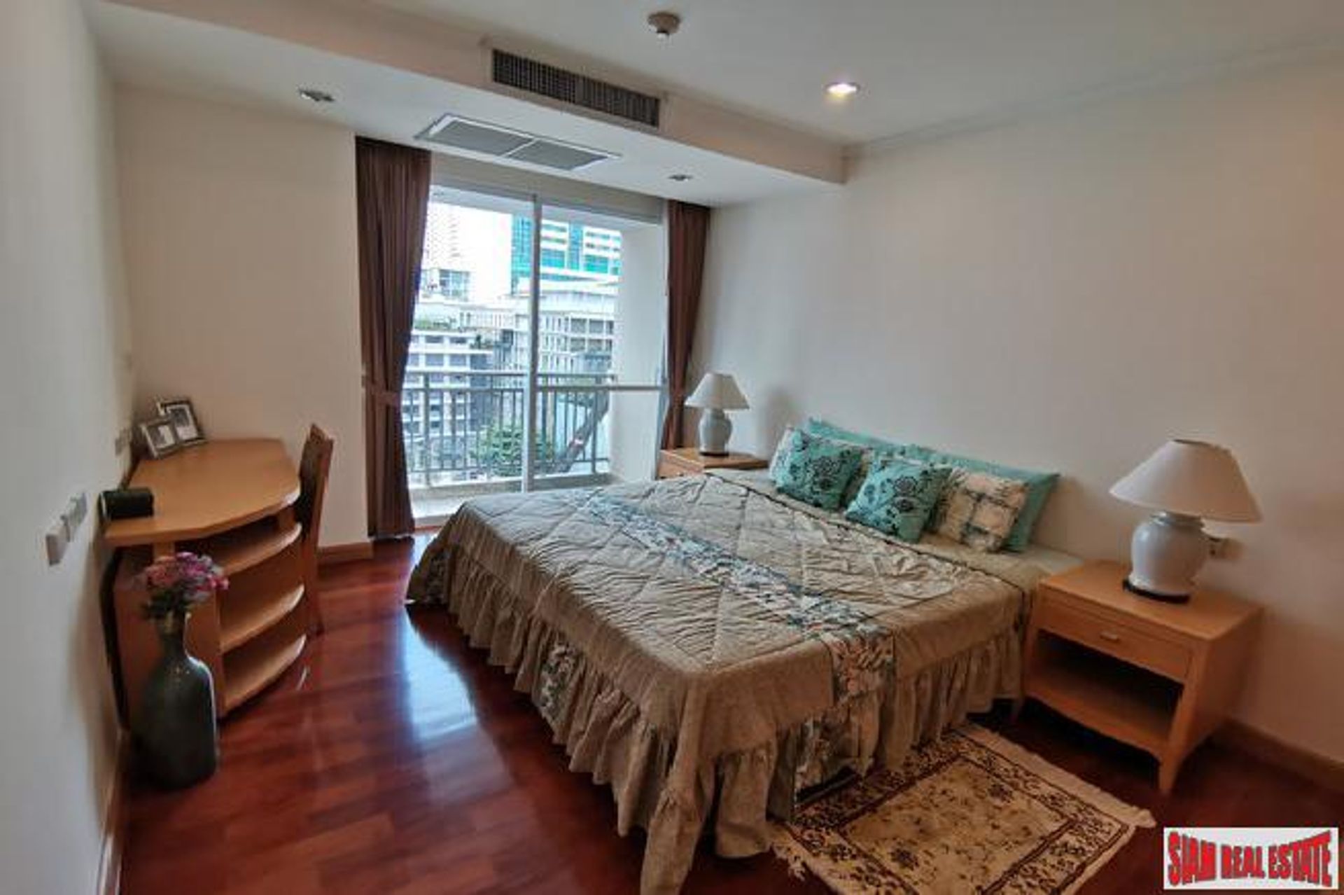 Condominium in Watthana, Krung Thep Maha Nakhon 11725648