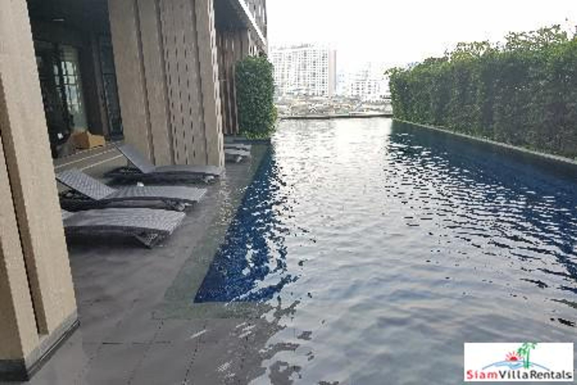 Condominium in Phra Khanong, Krung Thep Maha Nakhon 11725698