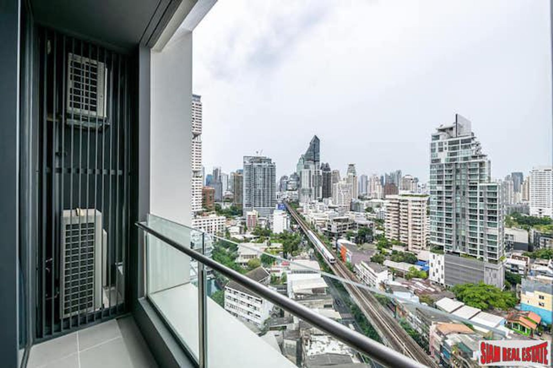 Condominium in Watthana, Krung Thep Maha Nakhon 11725947