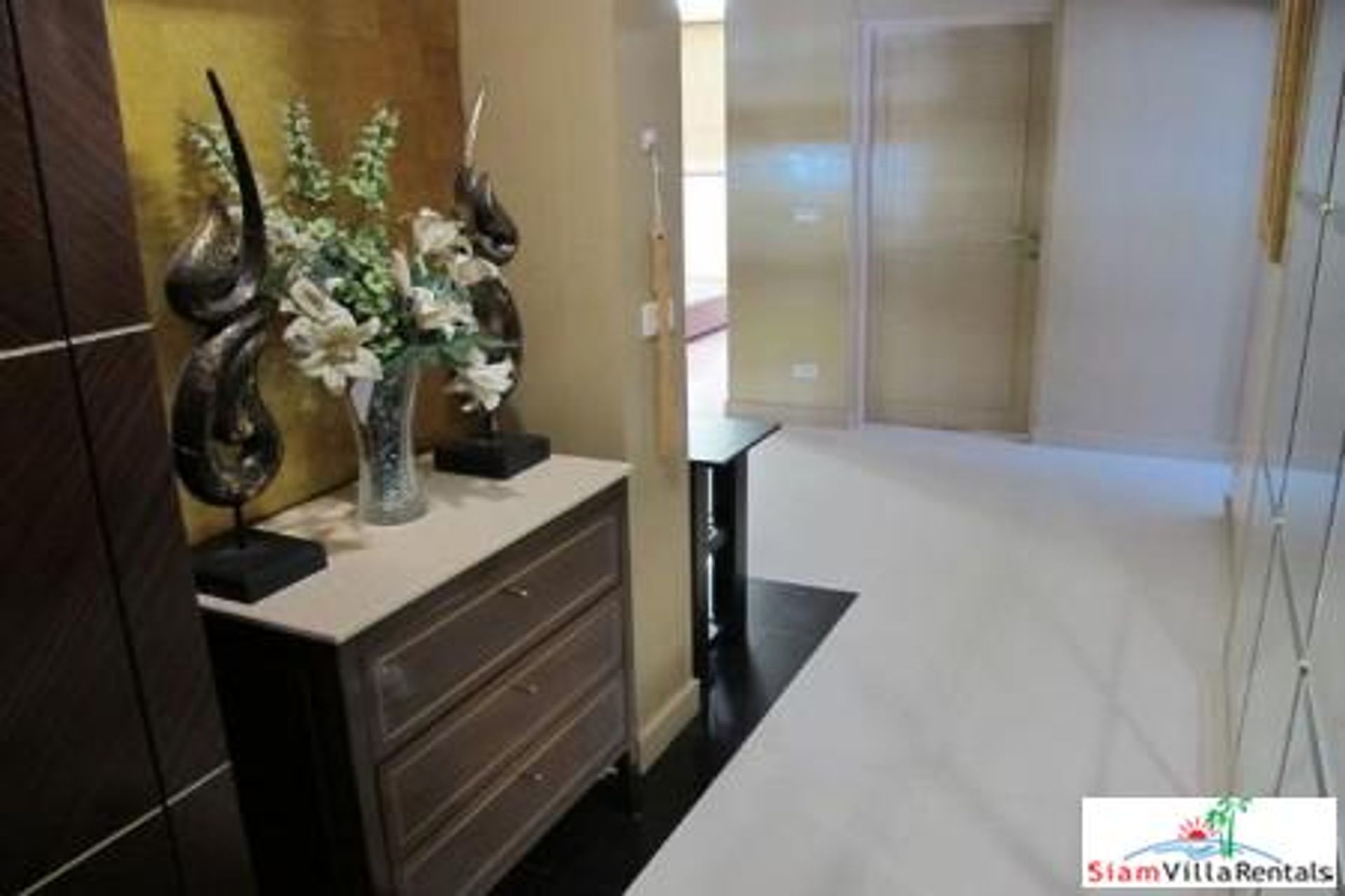 Condominium in Bang Rak, Krung Thep Maha Nakhon 11726082