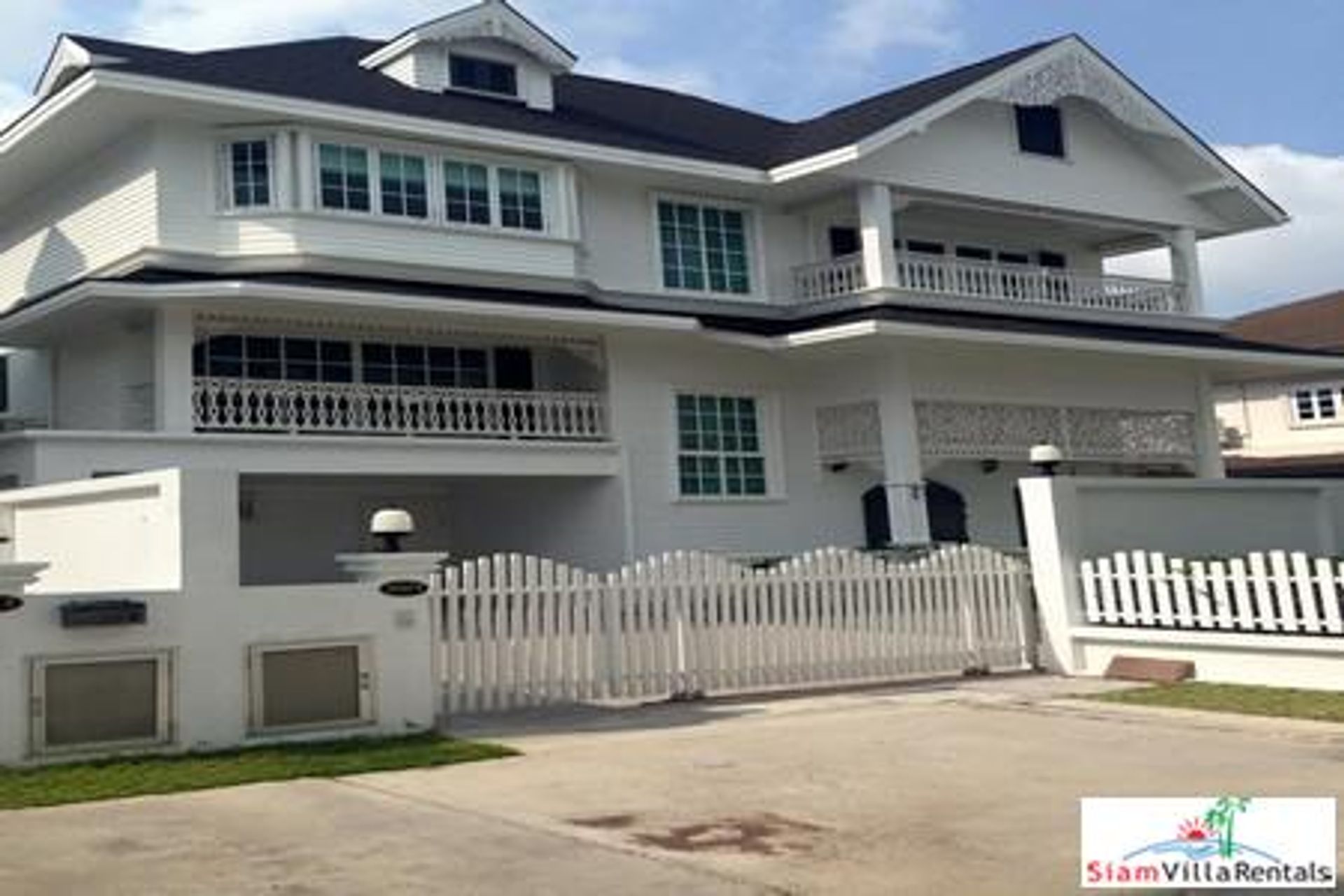 House in Ban Khlong Samrong, Samut Prakan 11726281