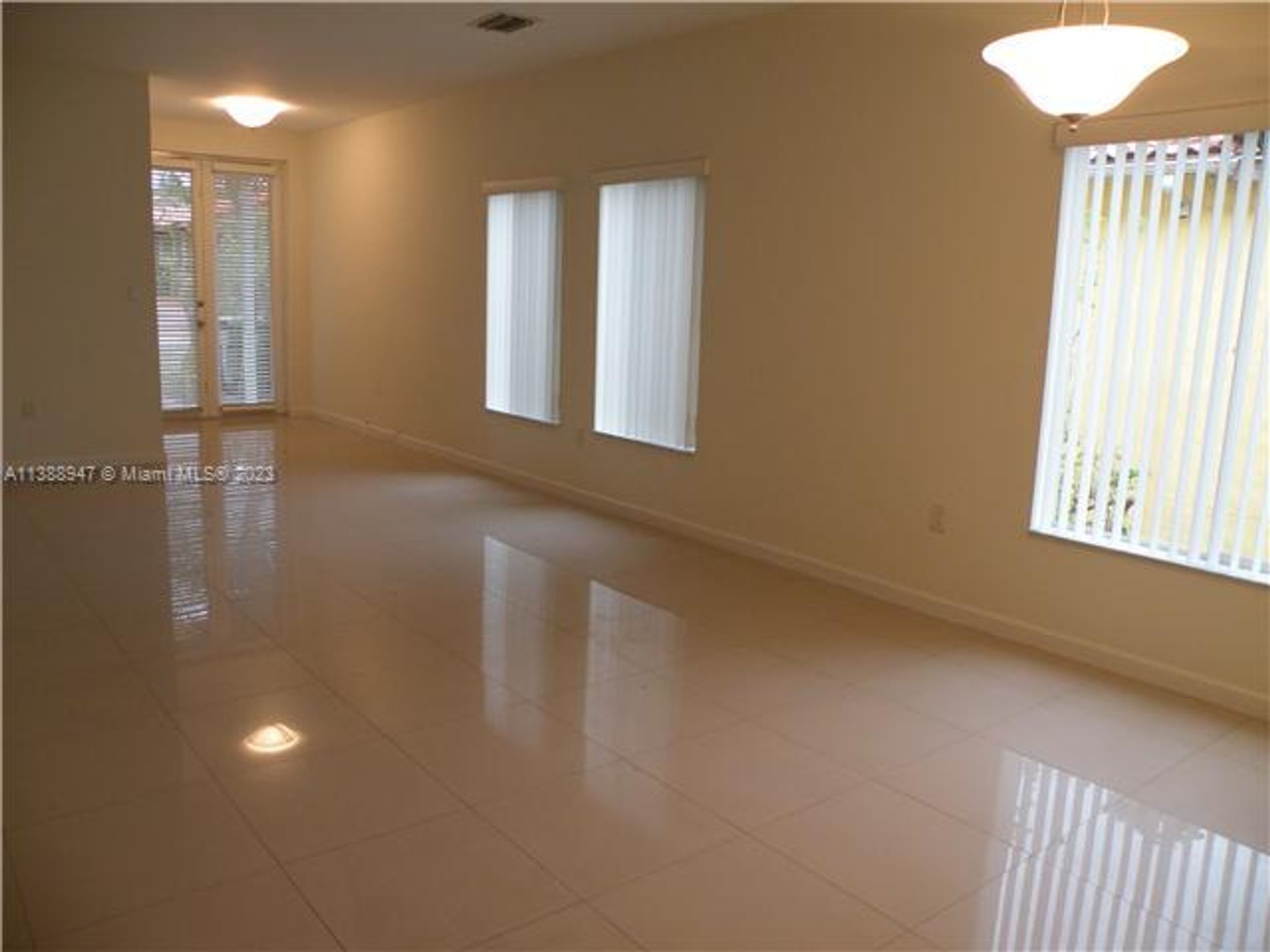 Hus i South Bay Estates, Florida 11726514