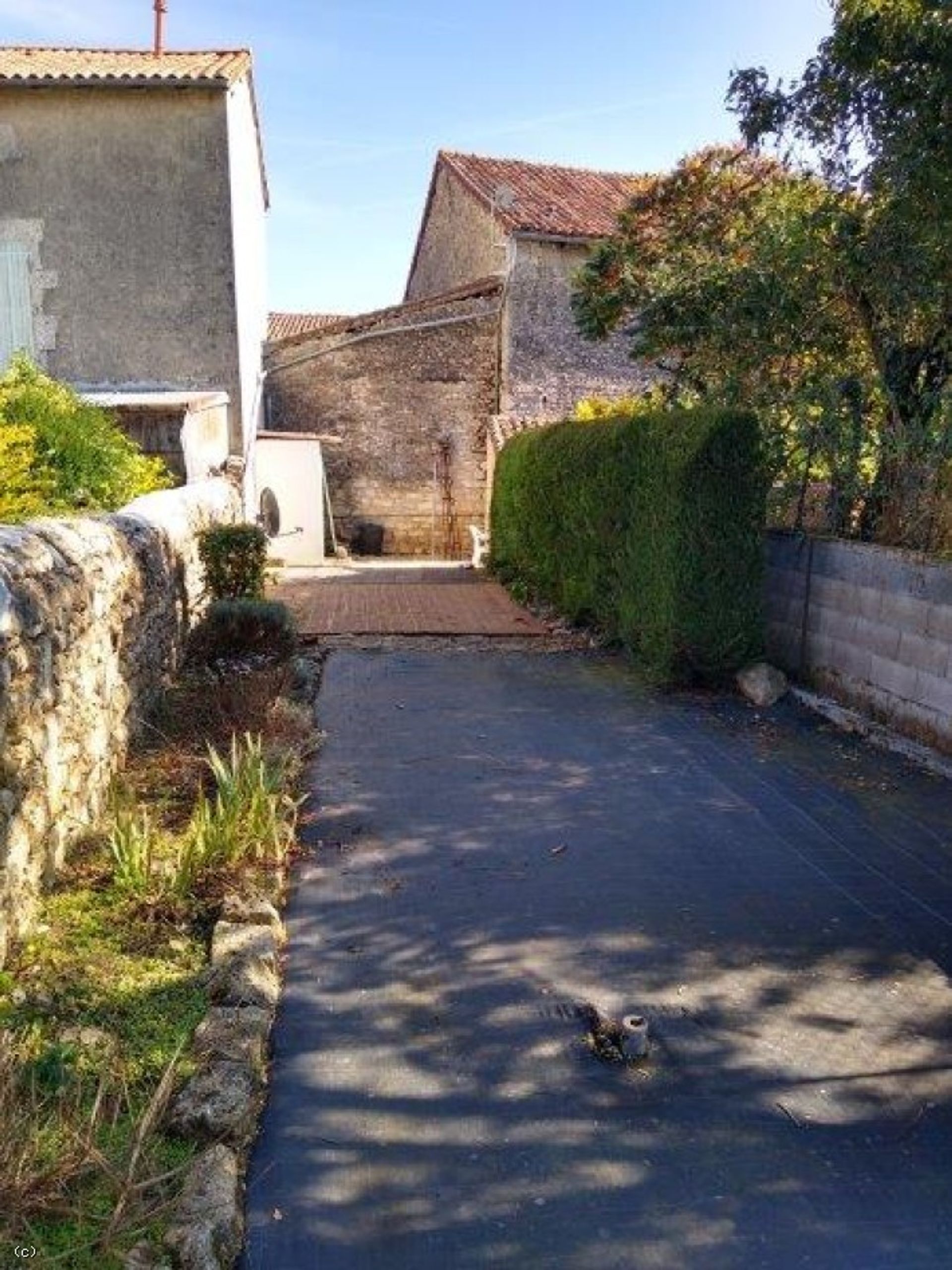 σπίτι σε Charroux, Nouvelle-Aquitaine 11727453