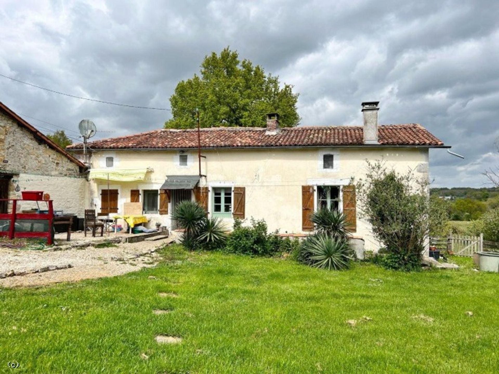 casa en Champagne-Mouton, Nouvelle-Aquitaine 11727458