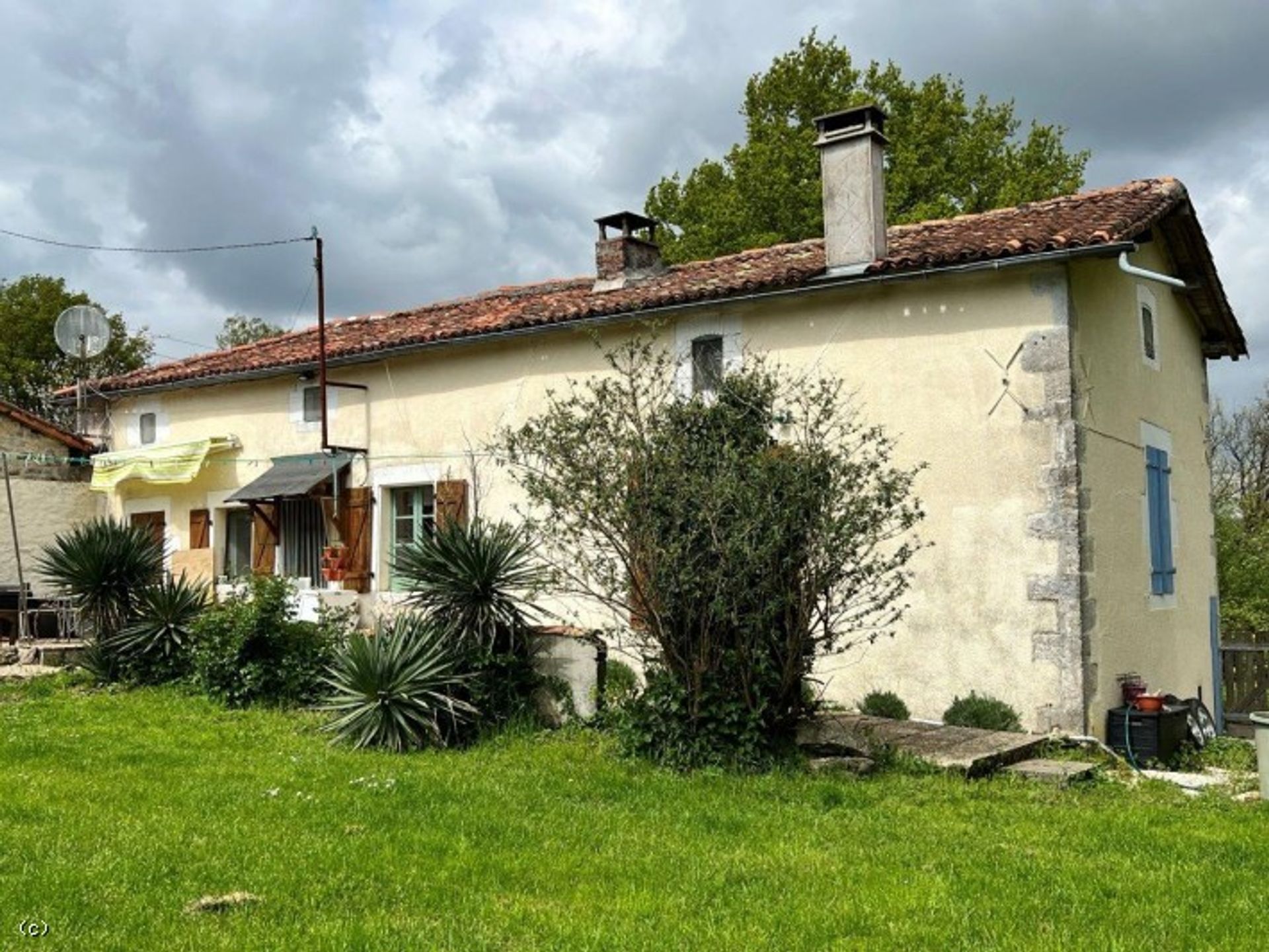 casa en Champagne-Mouton, Nouvelle-Aquitaine 11727458