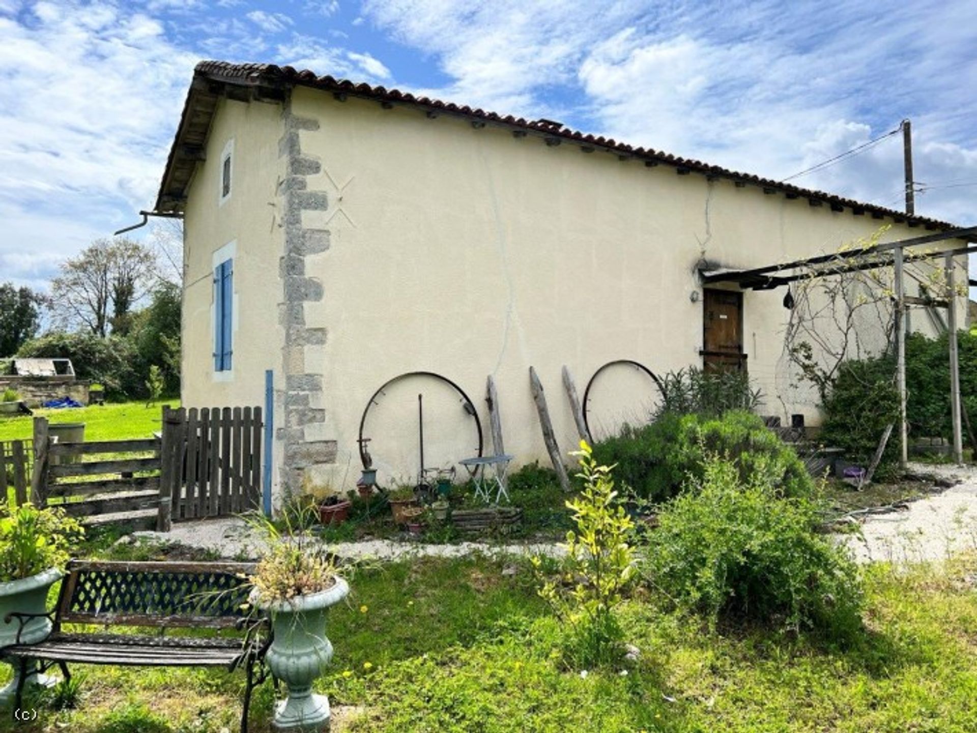 casa en Champagne-Mouton, Nouvelle-Aquitaine 11727458