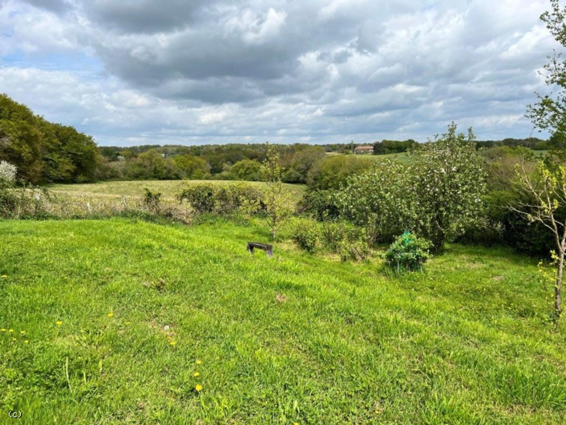 casa en Champagne-Mouton, Nouvelle-Aquitaine 11727458