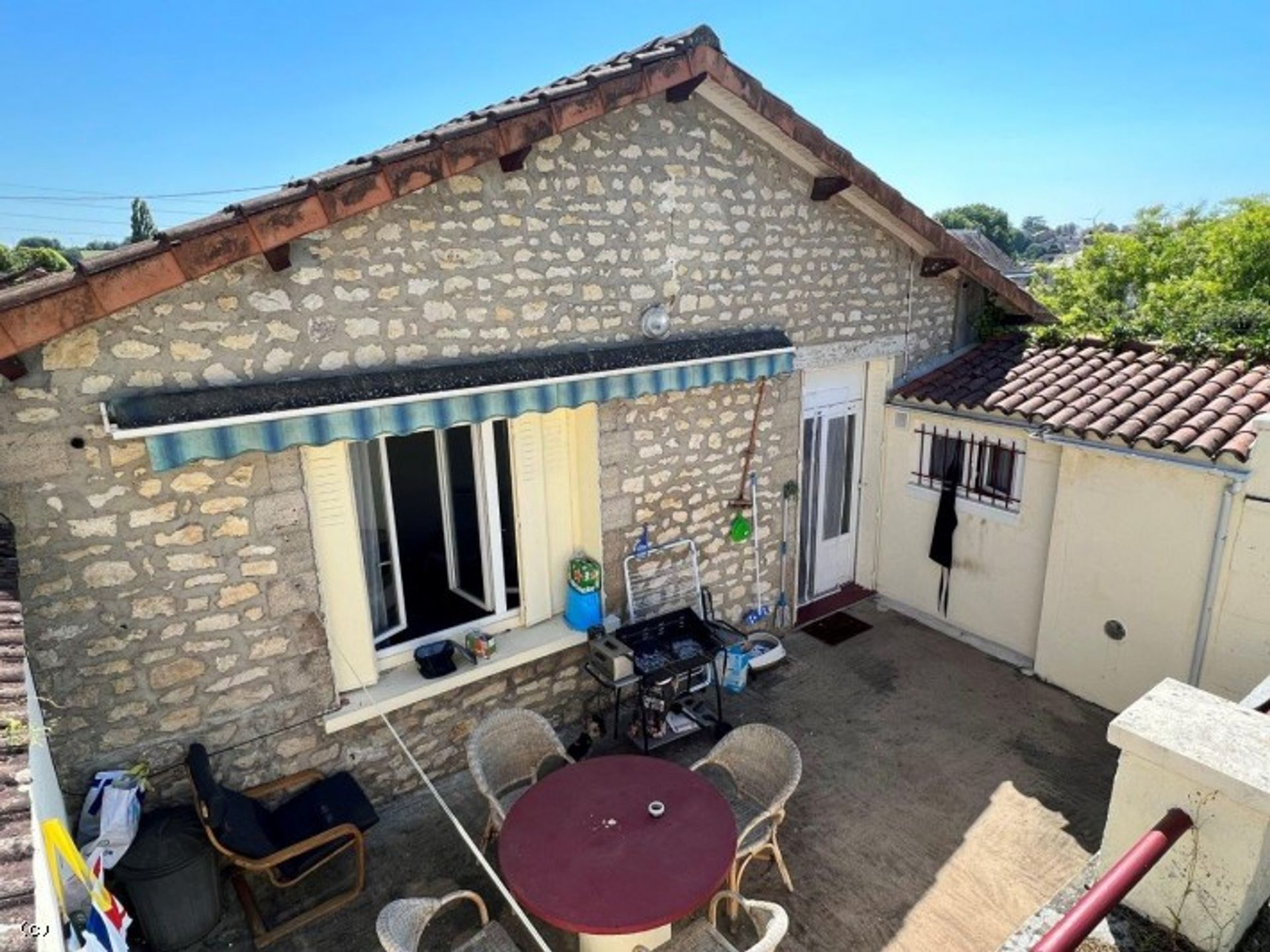 Hus i Ruffec, Nouvelle-Aquitaine 11727459