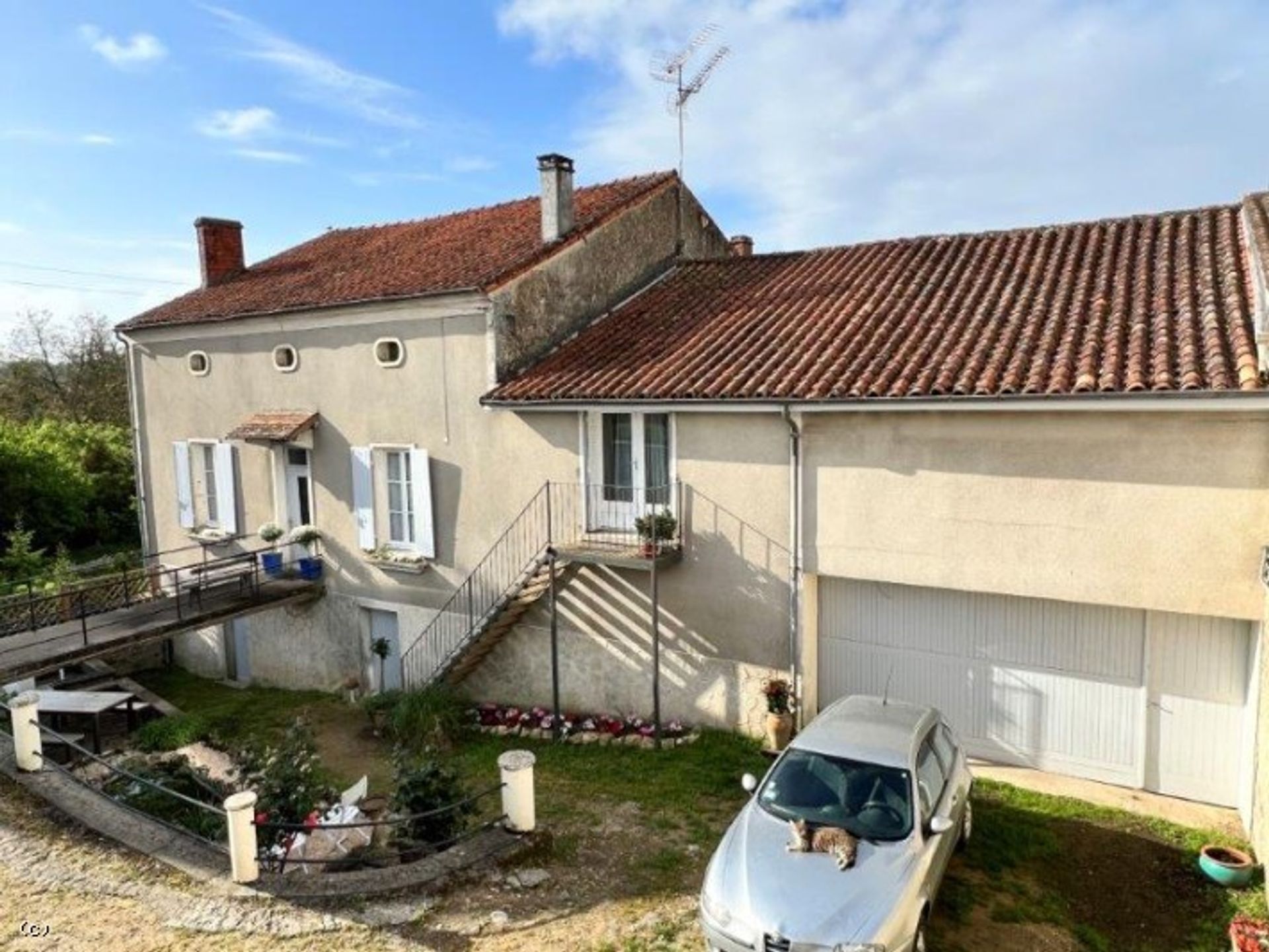 casa en Ruffec, Nouvelle-Aquitaine 11727469