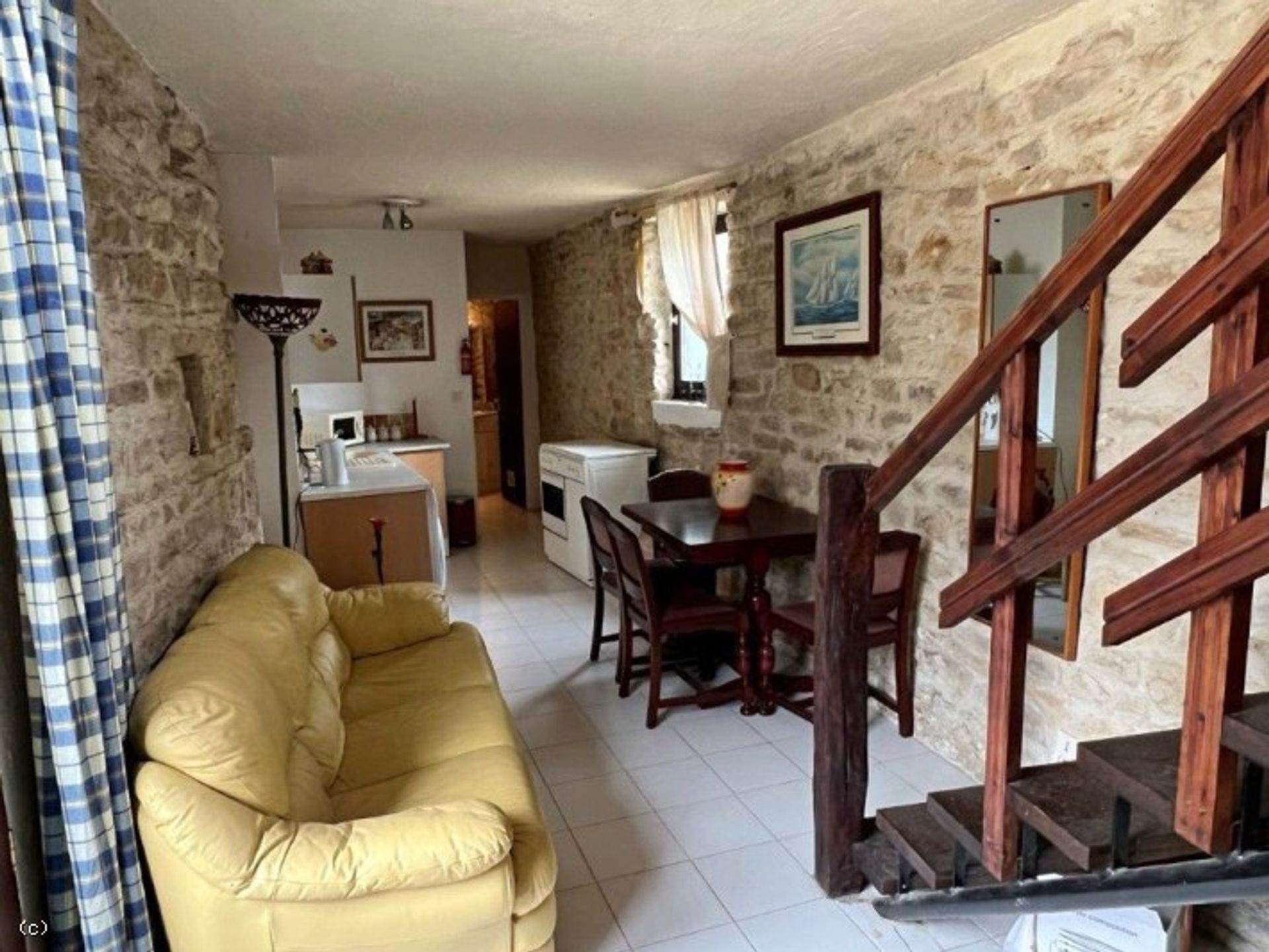 بيت في Mansle, Nouvelle-Aquitaine 11727480