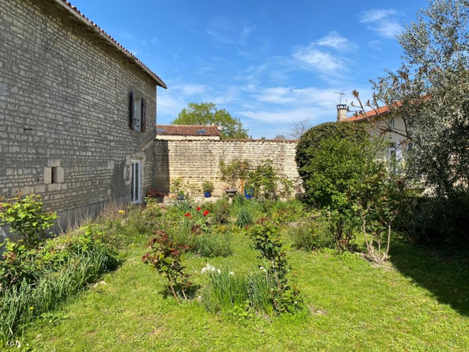 Hus i Verteuil-sur-Charente, Nouvelle-Aquitaine 11727494