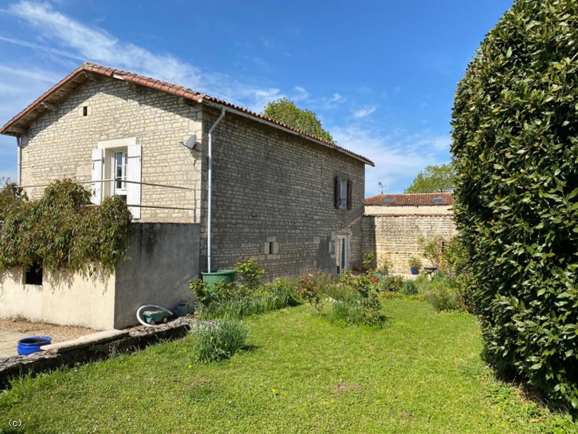 Будинок в Verteuil-sur-Charente, Nouvelle-Aquitaine 11727494