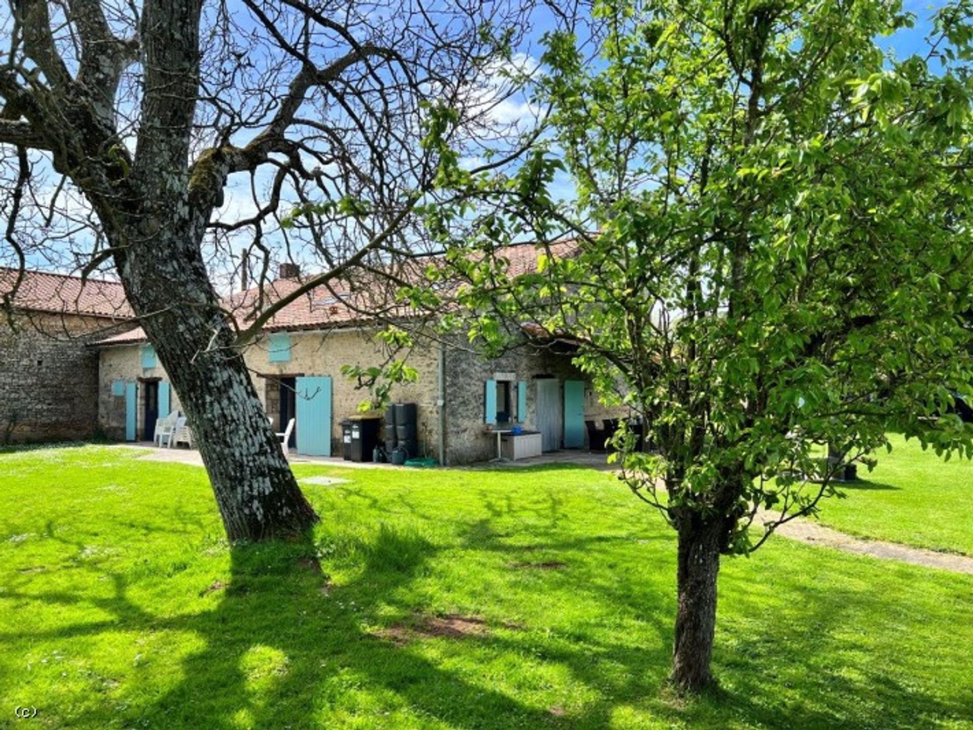 Huis in Civray, Nouvelle-Aquitaine 11727495