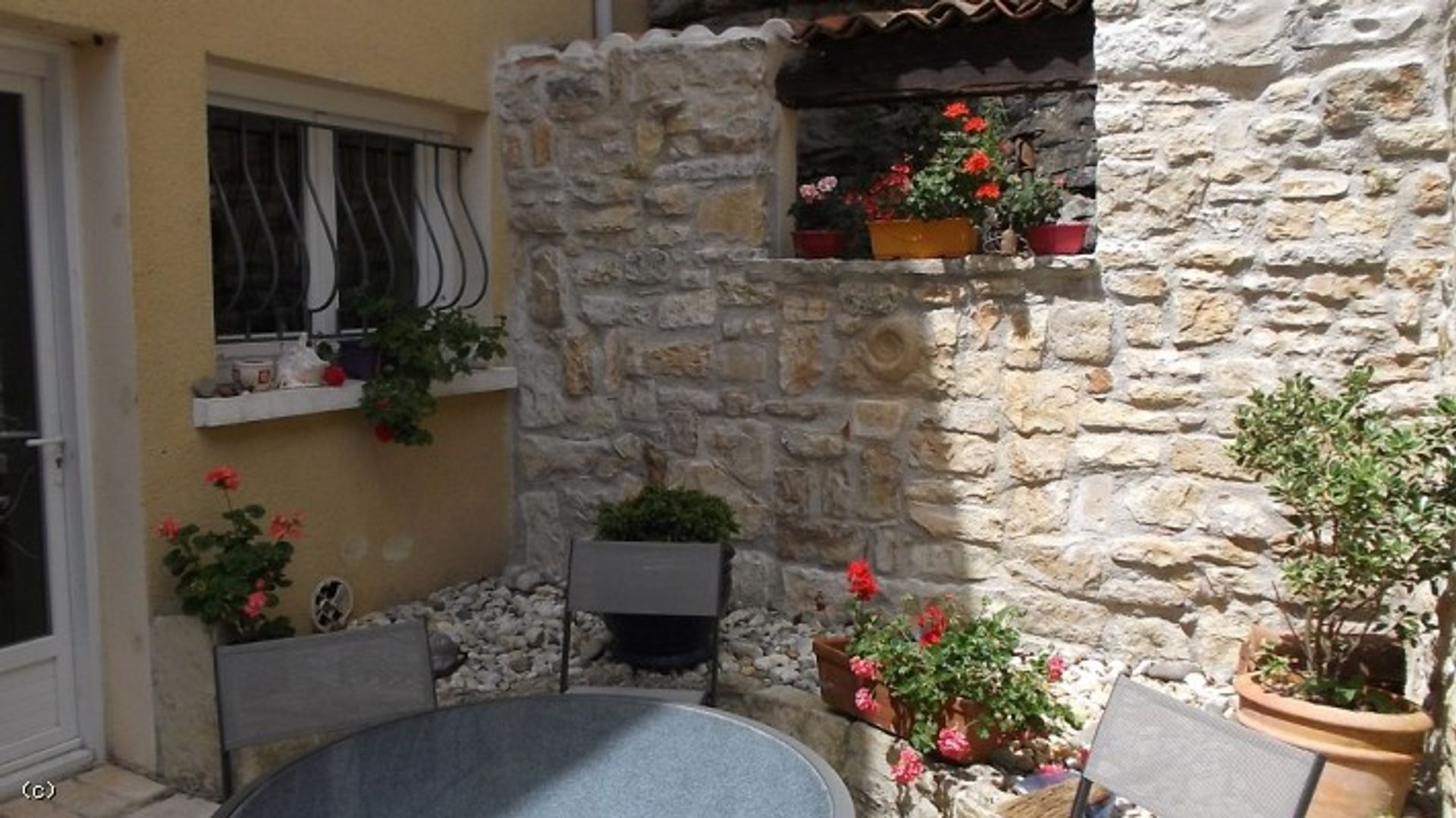 Huis in Ruffec, Nouvelle-Aquitaine 11727504