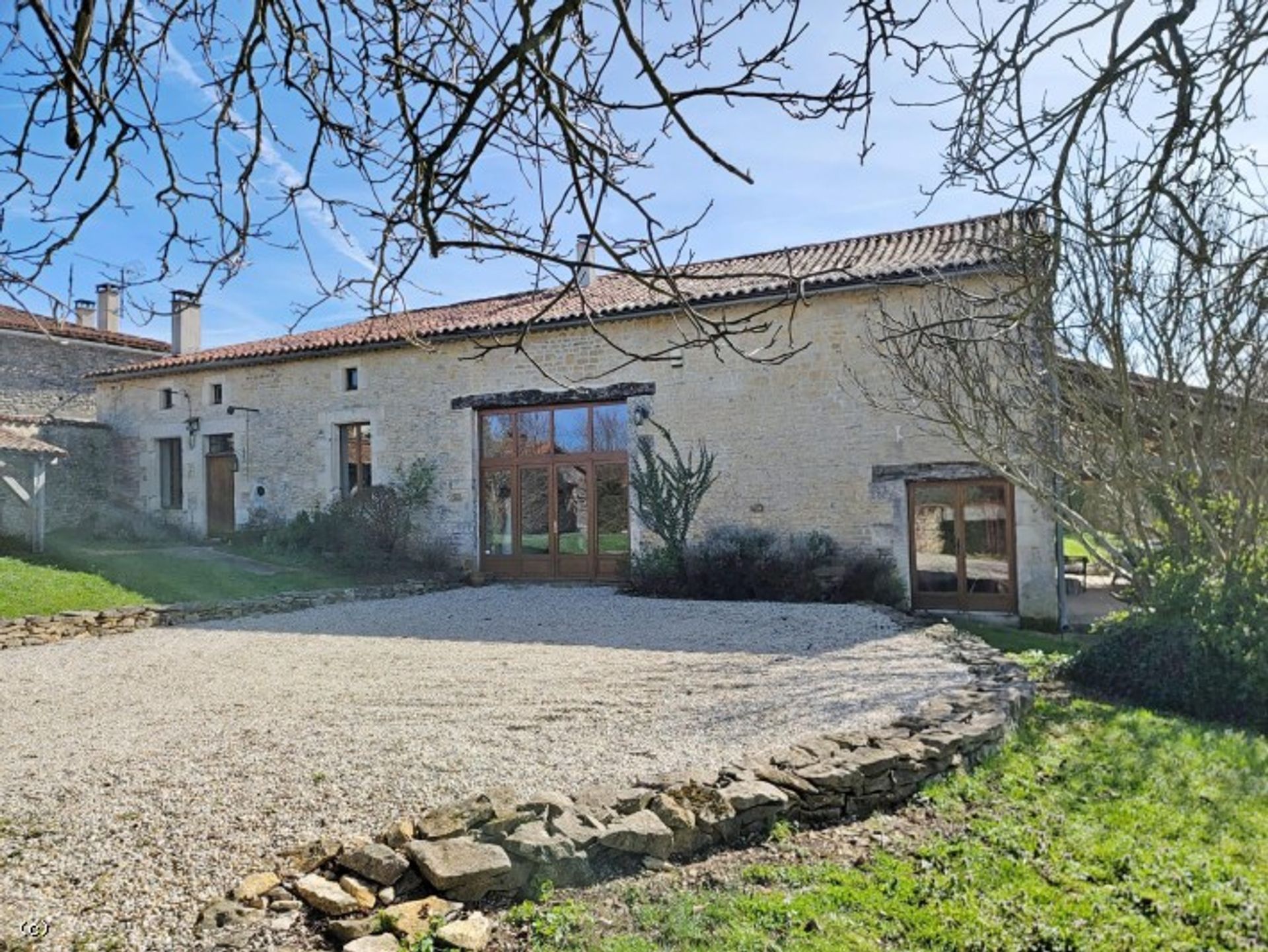 Rumah di Aunac, Nouvelle-Aquitaine 11727512