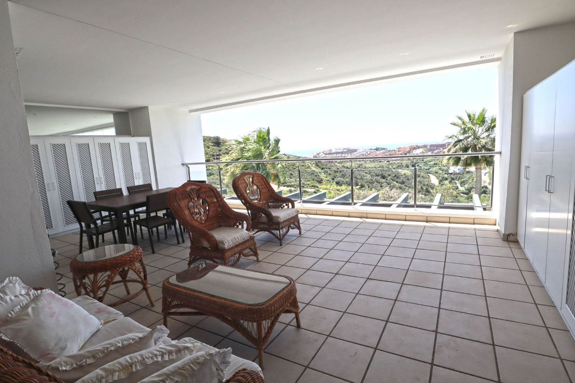 Condominio nel Puerto de la Duquesa, Andalusia 11729276