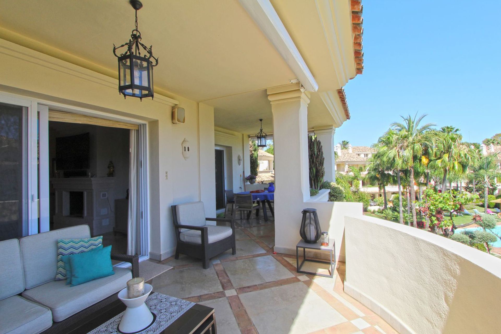 Condominium in Marbella, Andalucía 11729451