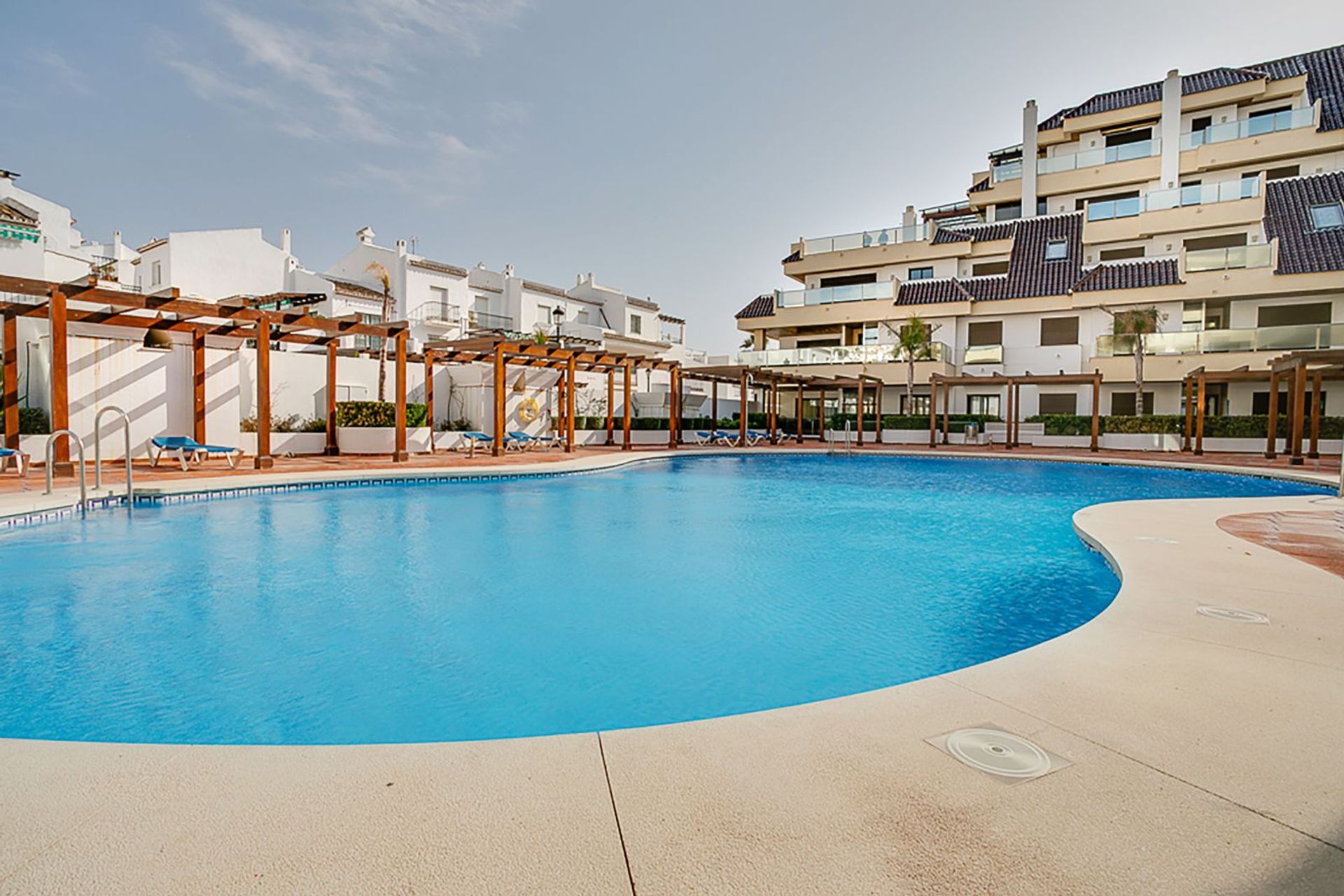 Condominium in Puerto de la Duquesa, Andalusia 11731005