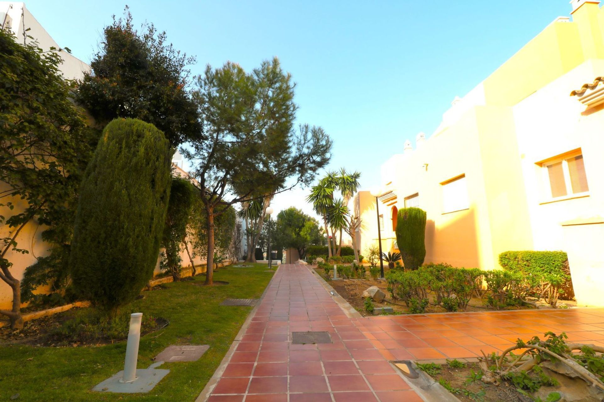 Haus im Puerto de la Duquesa, Andalusia 11731340