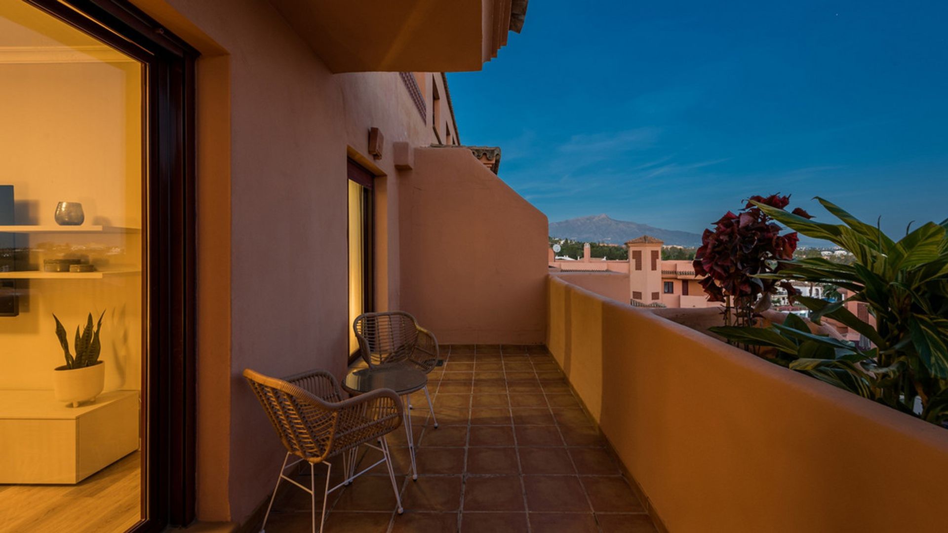 Condominium in Benahavís, Andalusia 11731467