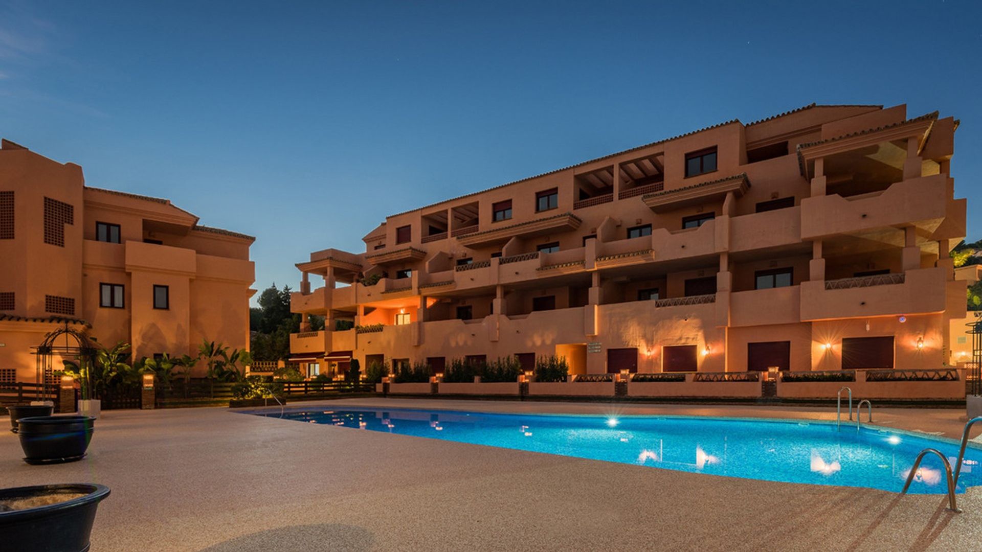 Condominium in Benahavís, Andalusia 11731467