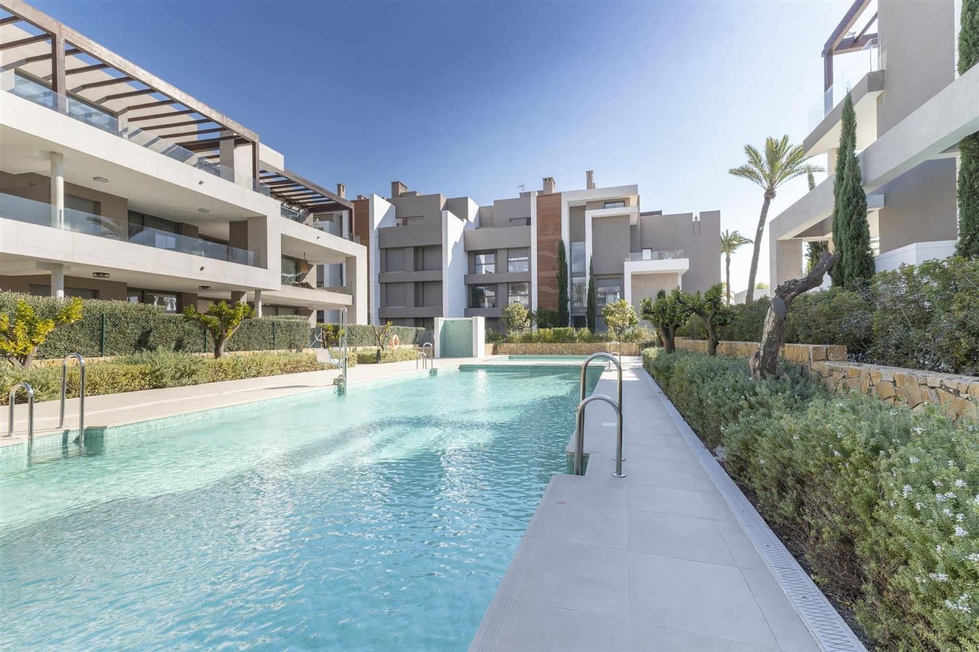 Condominium dans Estepona, Andalusia 11732056