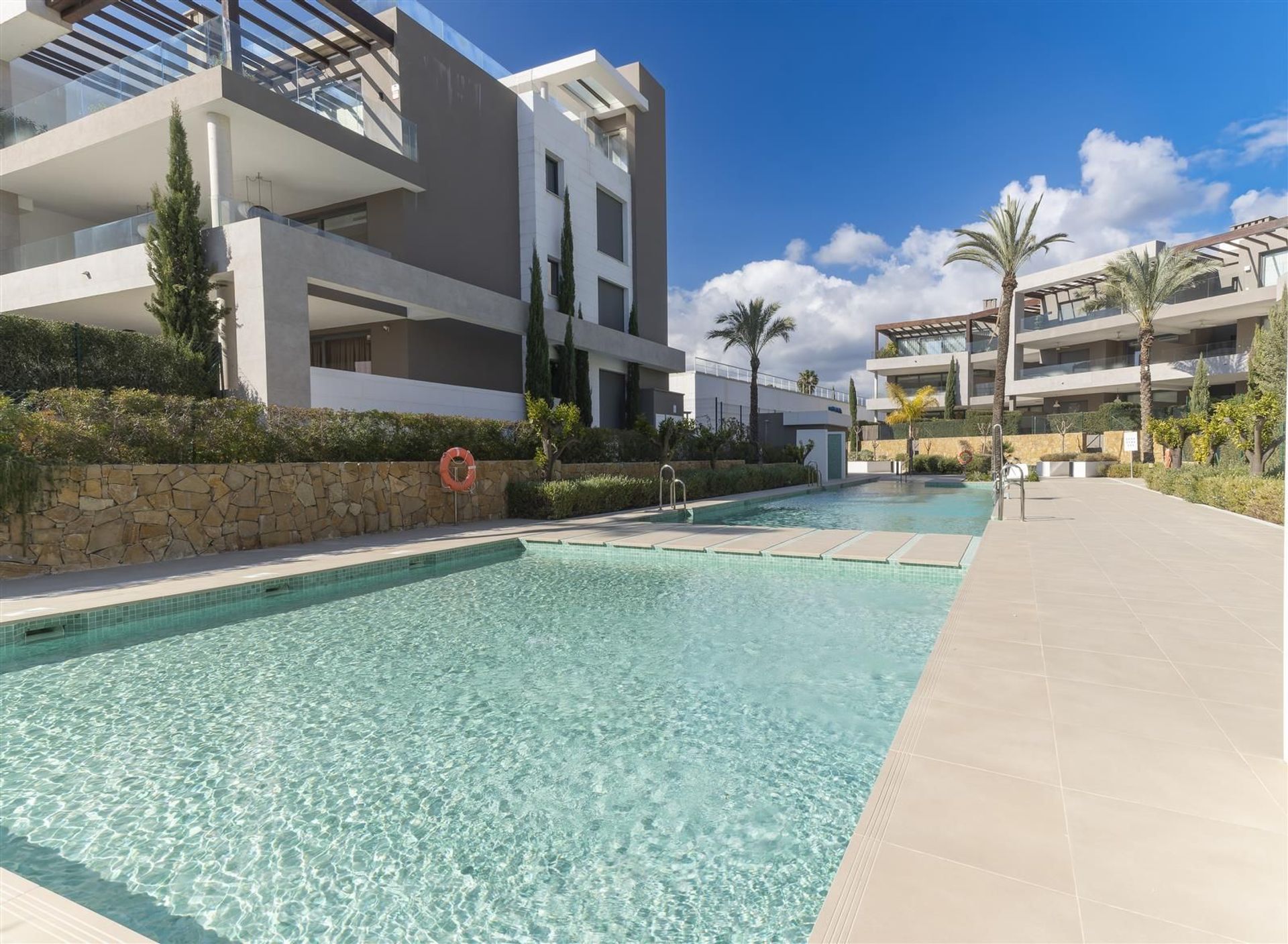 Condominium dans Estepona, Andalusia 11732056