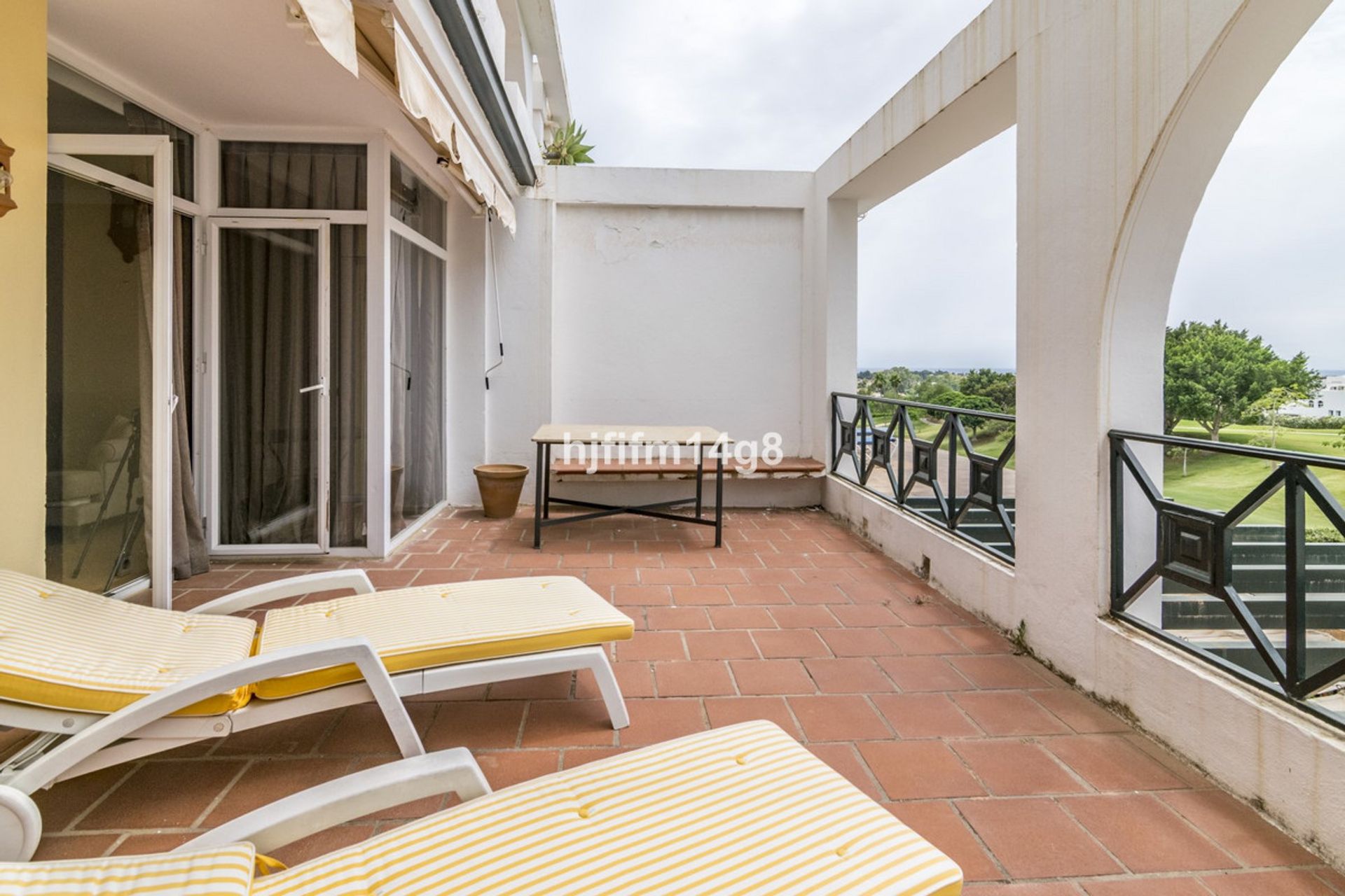 Condominium in Benahavis, Andalusia 11732585