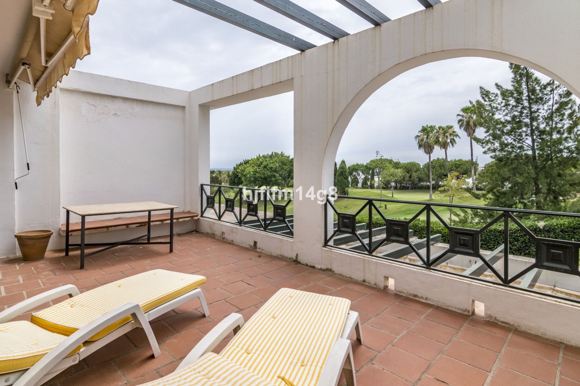 Condominium in Benahavis, Andalusia 11732585