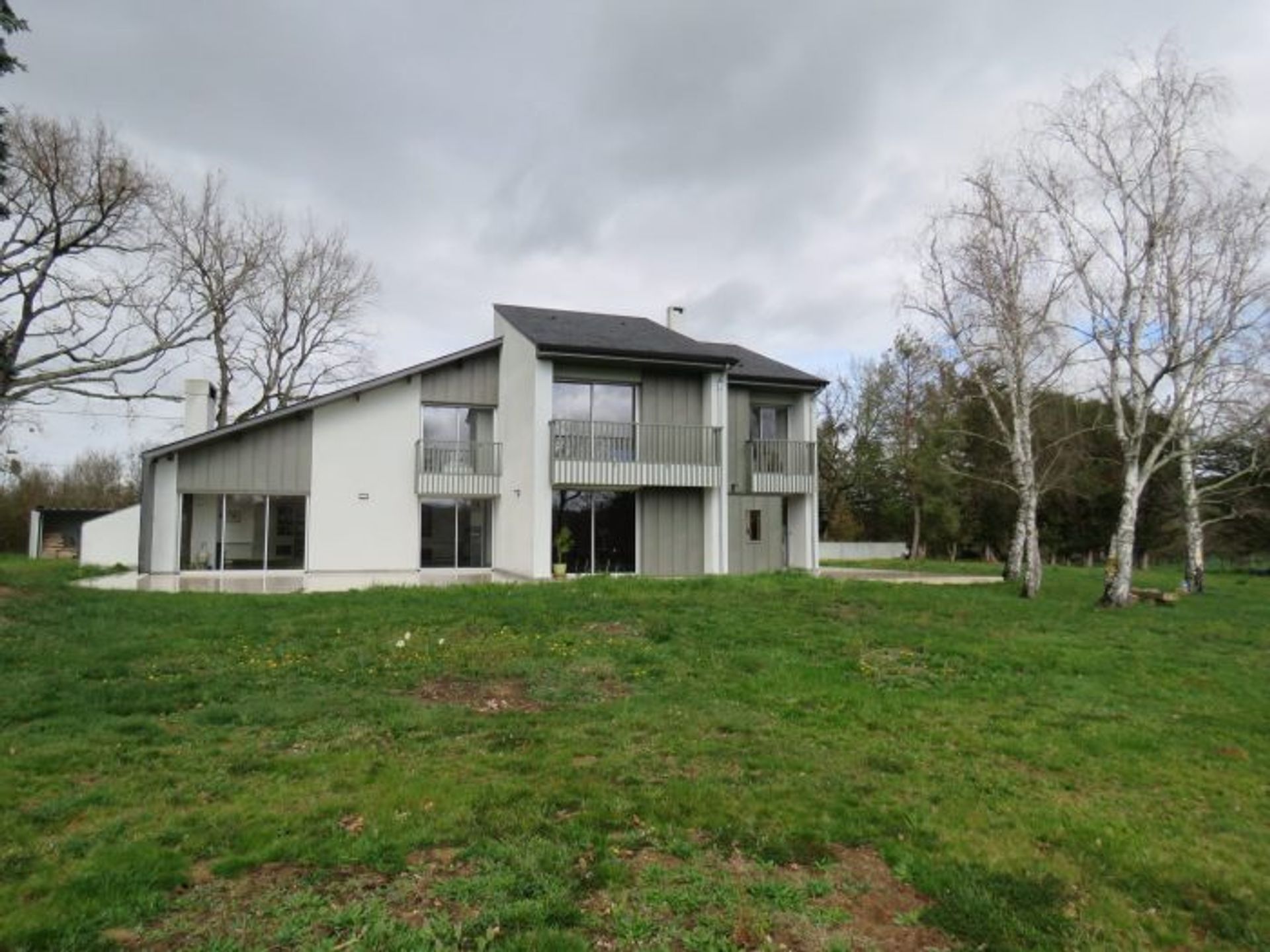 بيت في La Celle-sous-Gouzon, Nouvelle-Aquitaine 11733209